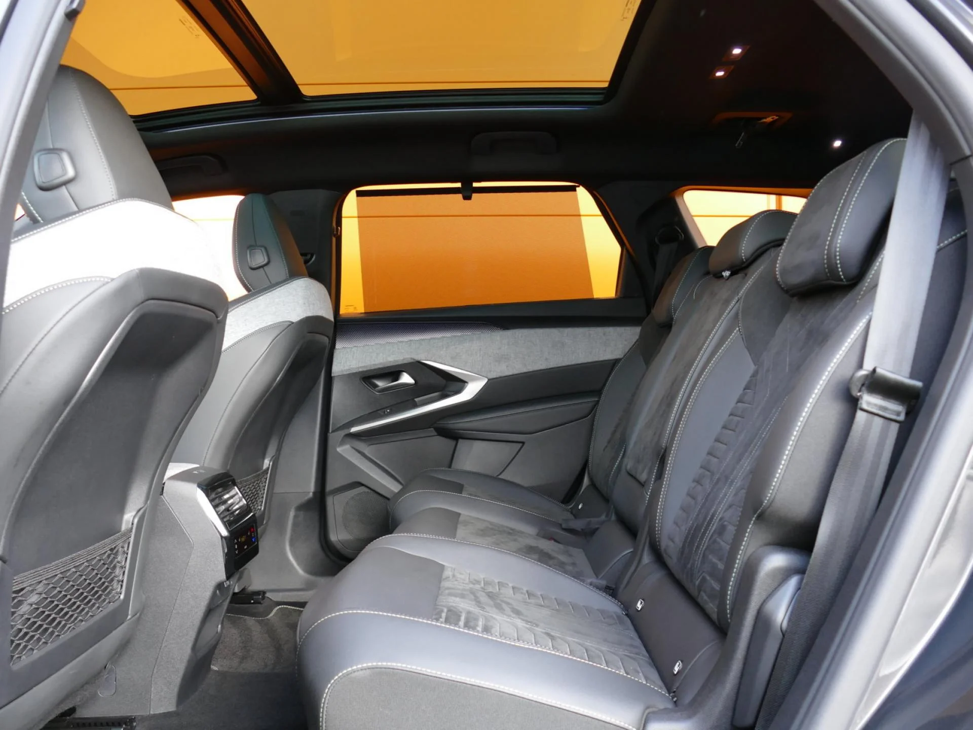 PEUGEOT 5008 - Miniature 8 sur 39 - Cliquer pour voir cette photo
