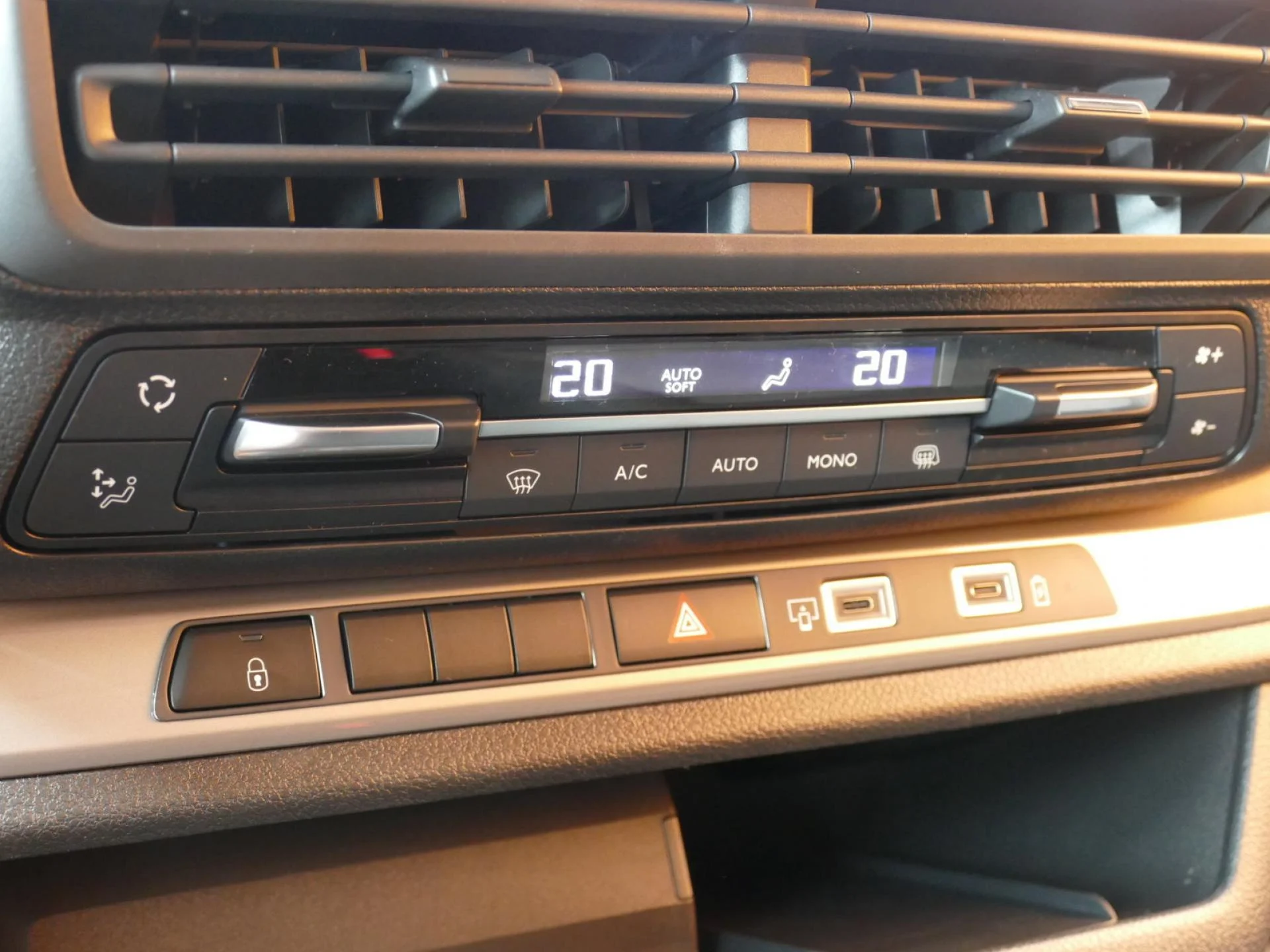 PEUGEOT EXPERT - Miniature 10 sur 33 - Cliquer pour voir cette photo