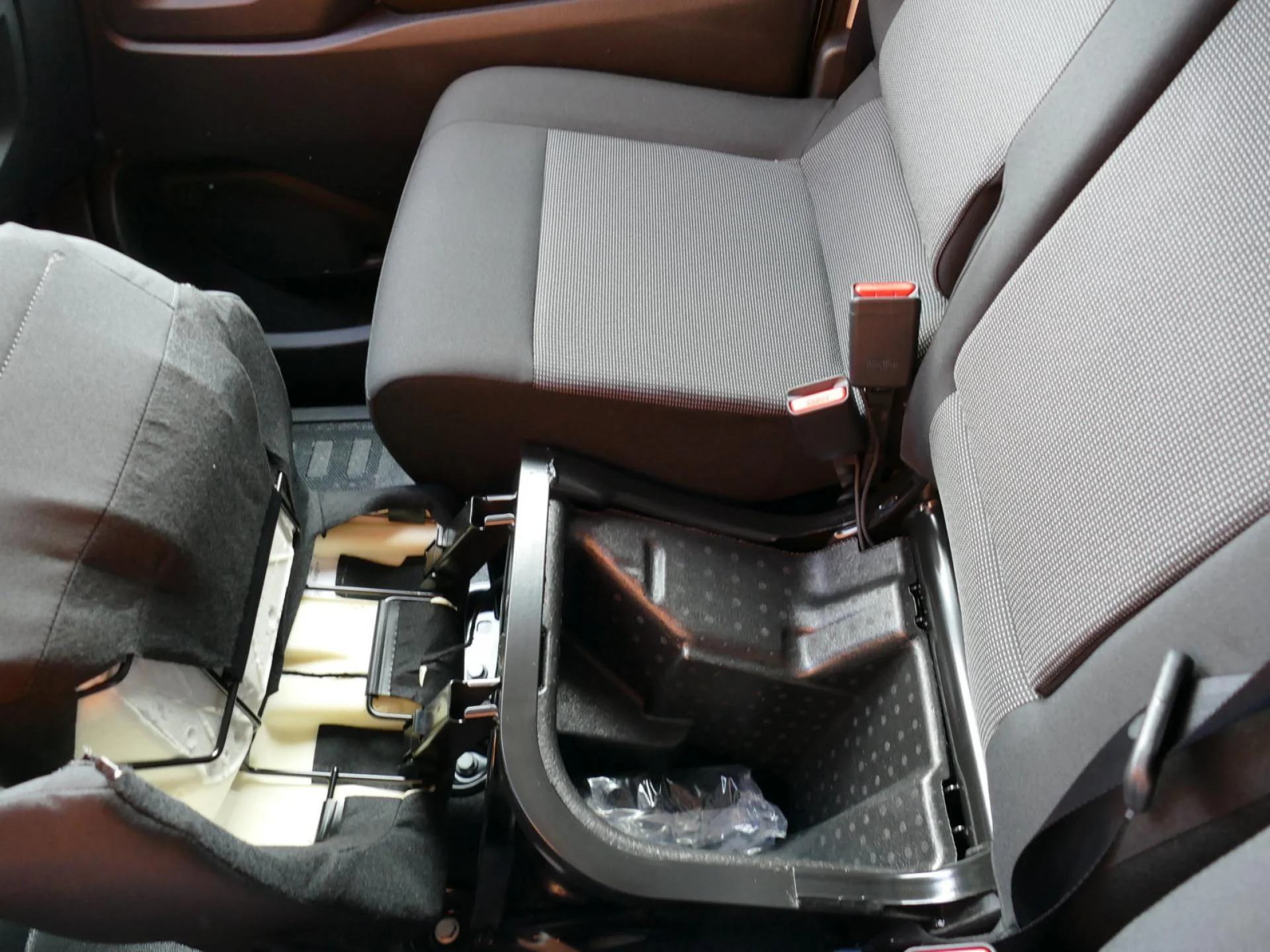 PEUGEOT EXPERT - Miniature 20 sur 32 - Cliquer pour voir cette photo