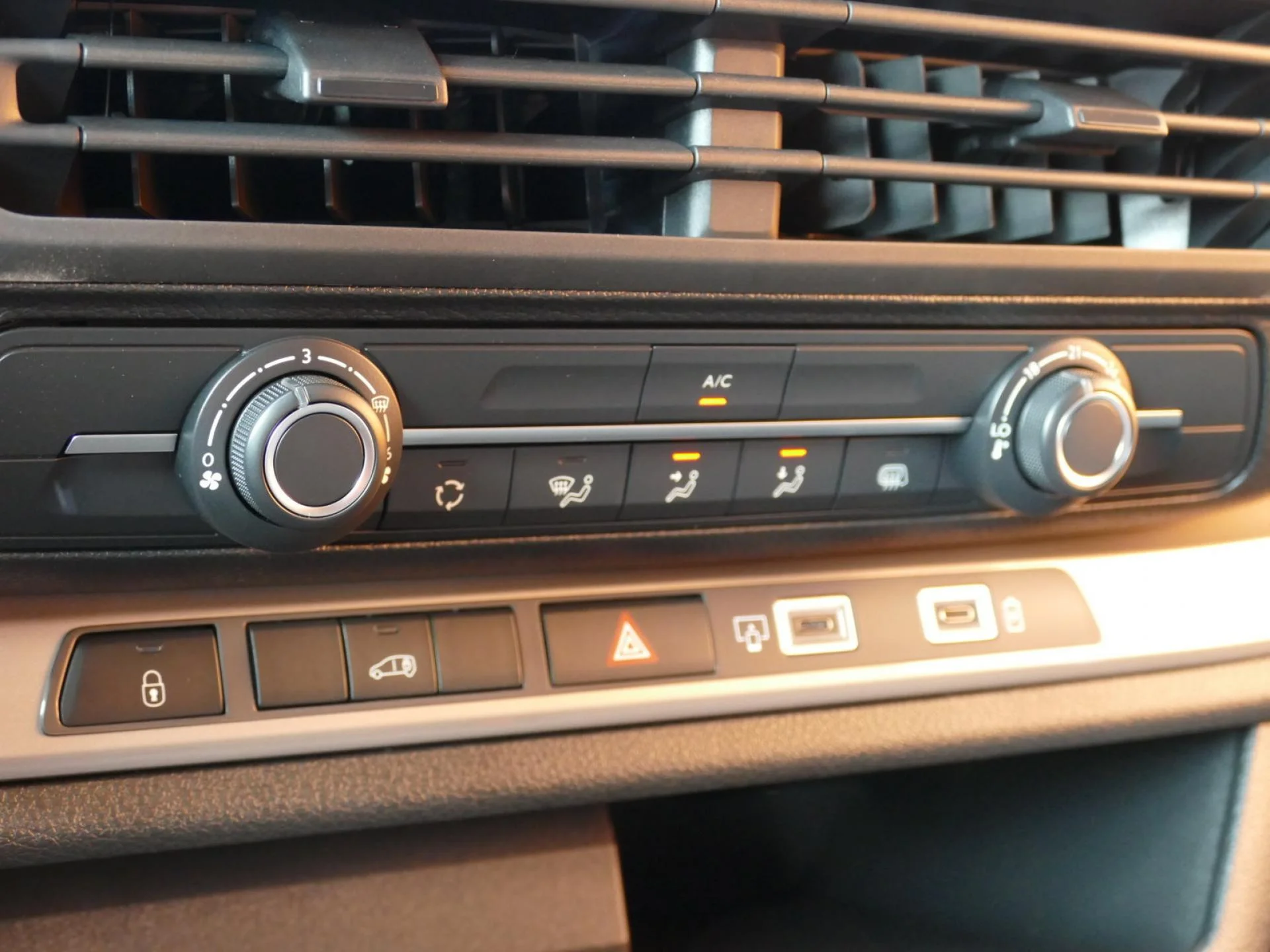 PEUGEOT EXPERT - Miniature 14 sur 32 - Cliquer pour voir cette photo