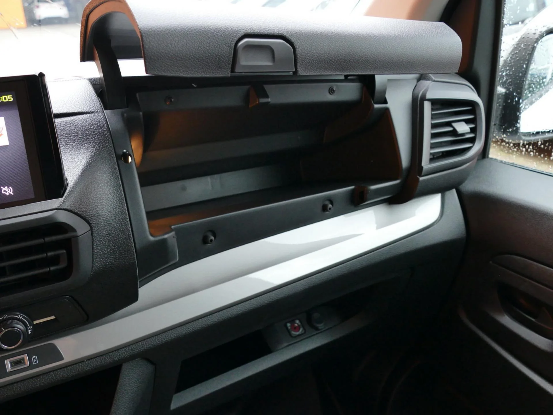 PEUGEOT EXPERT - Miniature 20 sur 32 - Cliquer pour voir cette photo