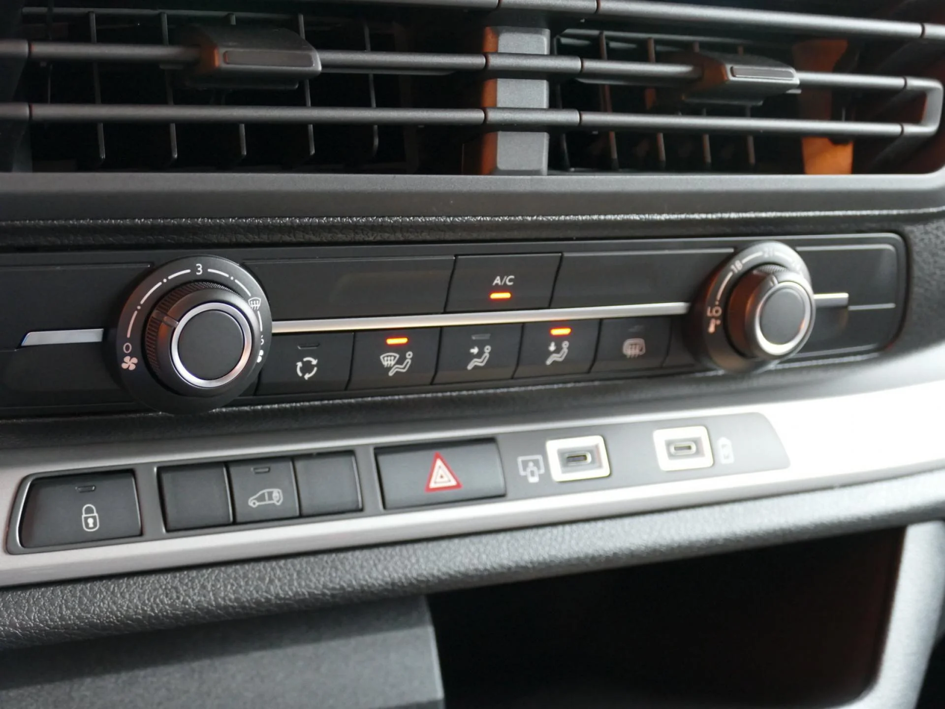 PEUGEOT EXPERT - Miniature 14 sur 32 - Cliquer pour voir cette photo