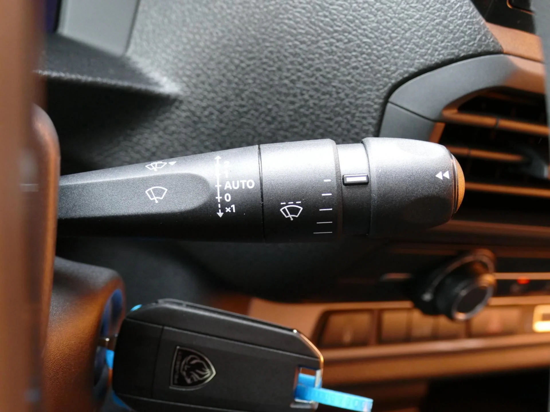 PEUGEOT EXPERT - Miniature 26 sur 33 - Cliquer pour voir cette photo