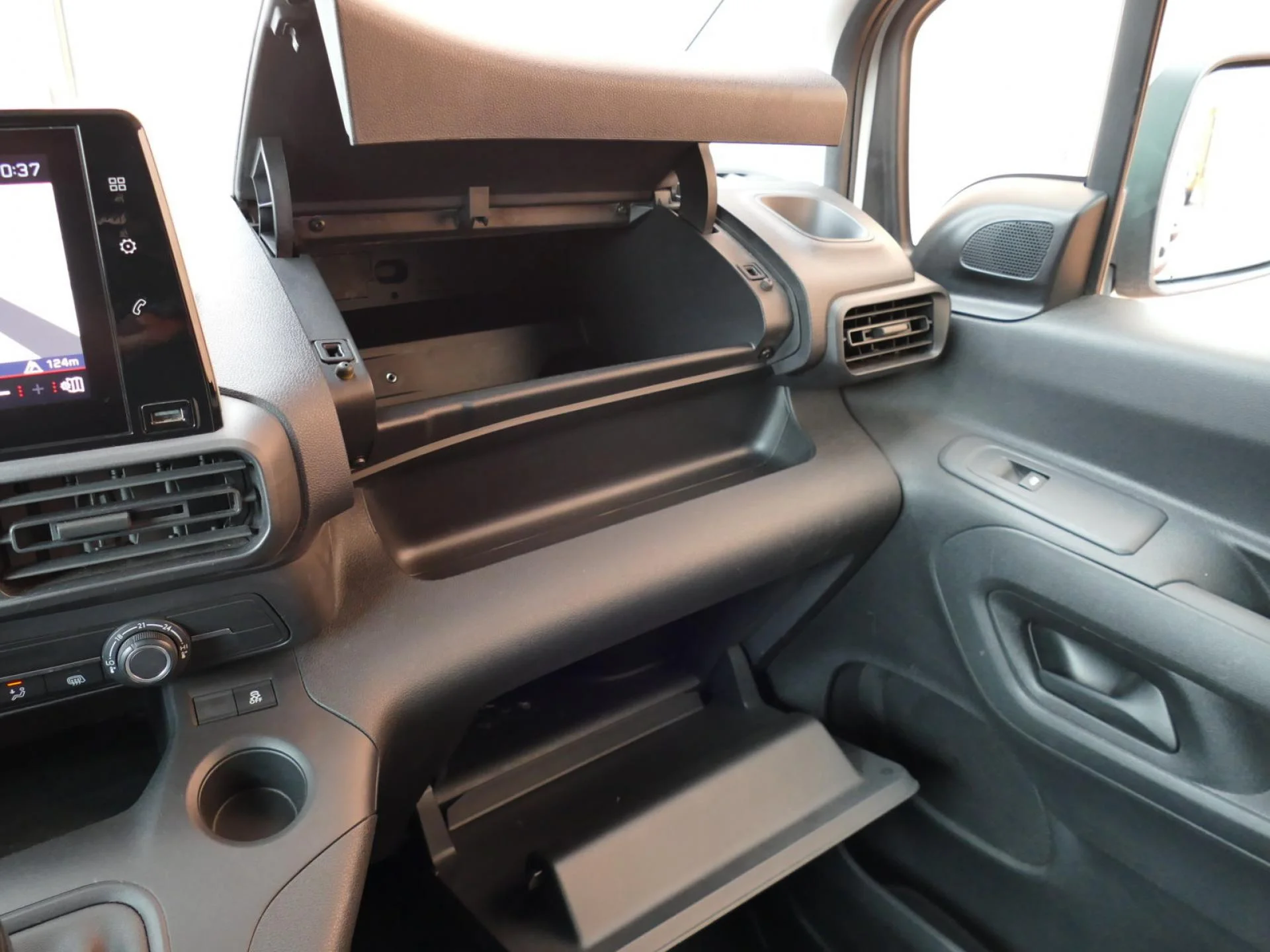 PEUGEOT PARTNER - Miniature 23 sur 32 - Cliquer pour voir cette photo