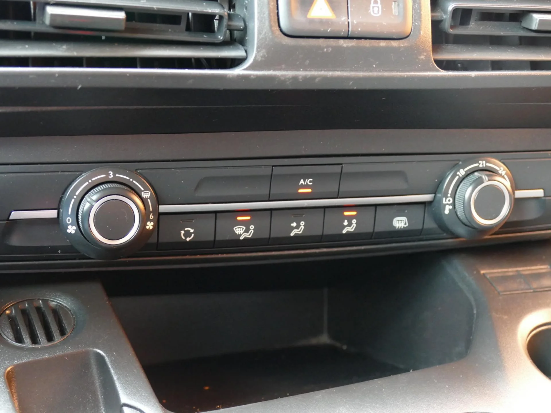PEUGEOT PARTNER - Miniature 14 sur 32 - Cliquer pour voir cette photo