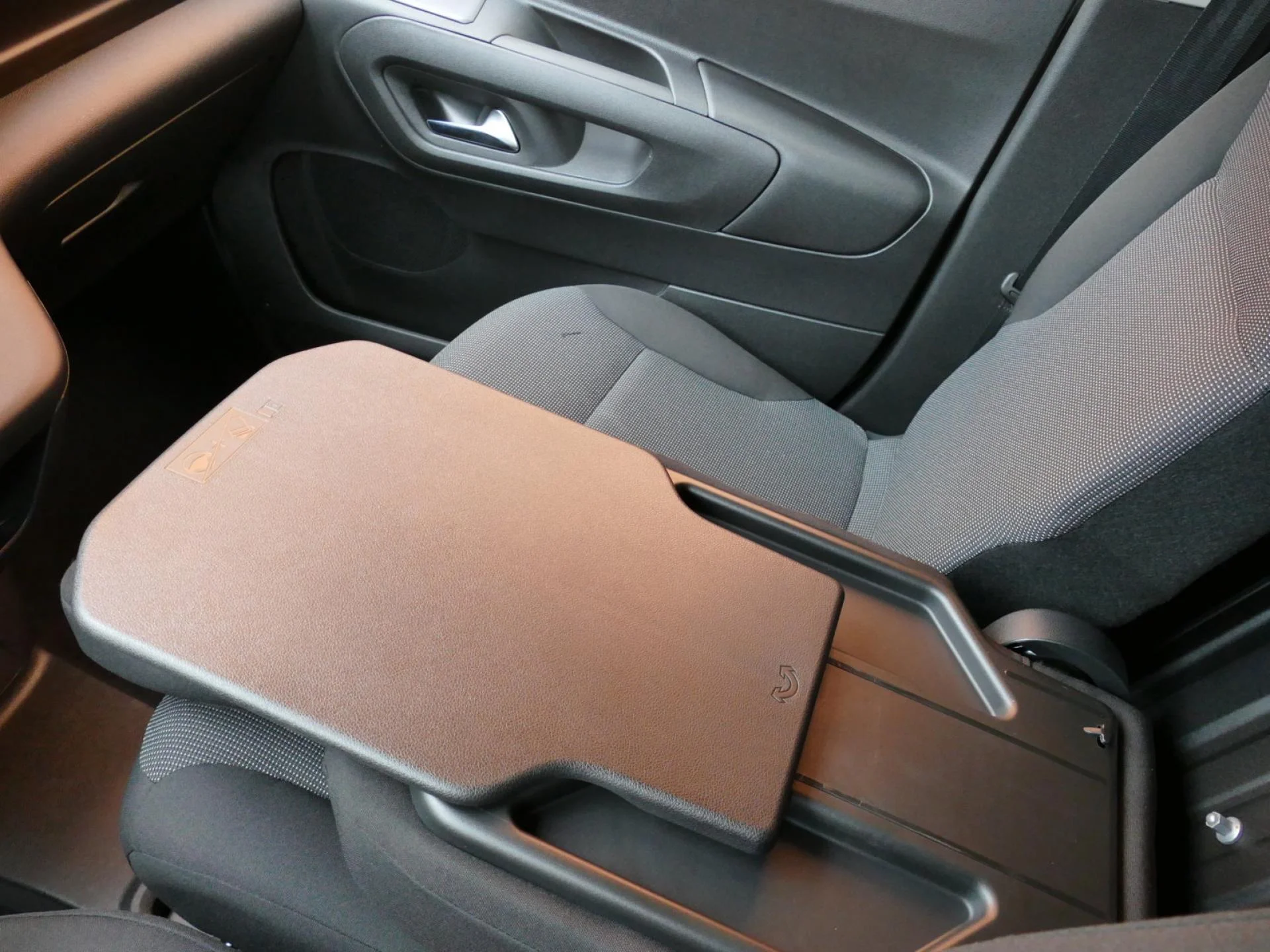 PEUGEOT PARTNER - Miniature 23 sur 33 - Cliquer pour voir cette photo