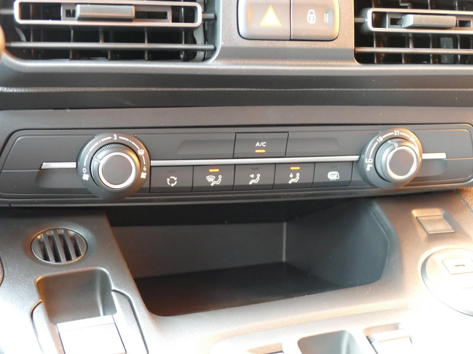 PEUGEOT PARTNER - Miniature 14 sur 32 - Cliquer pour voir cette photo