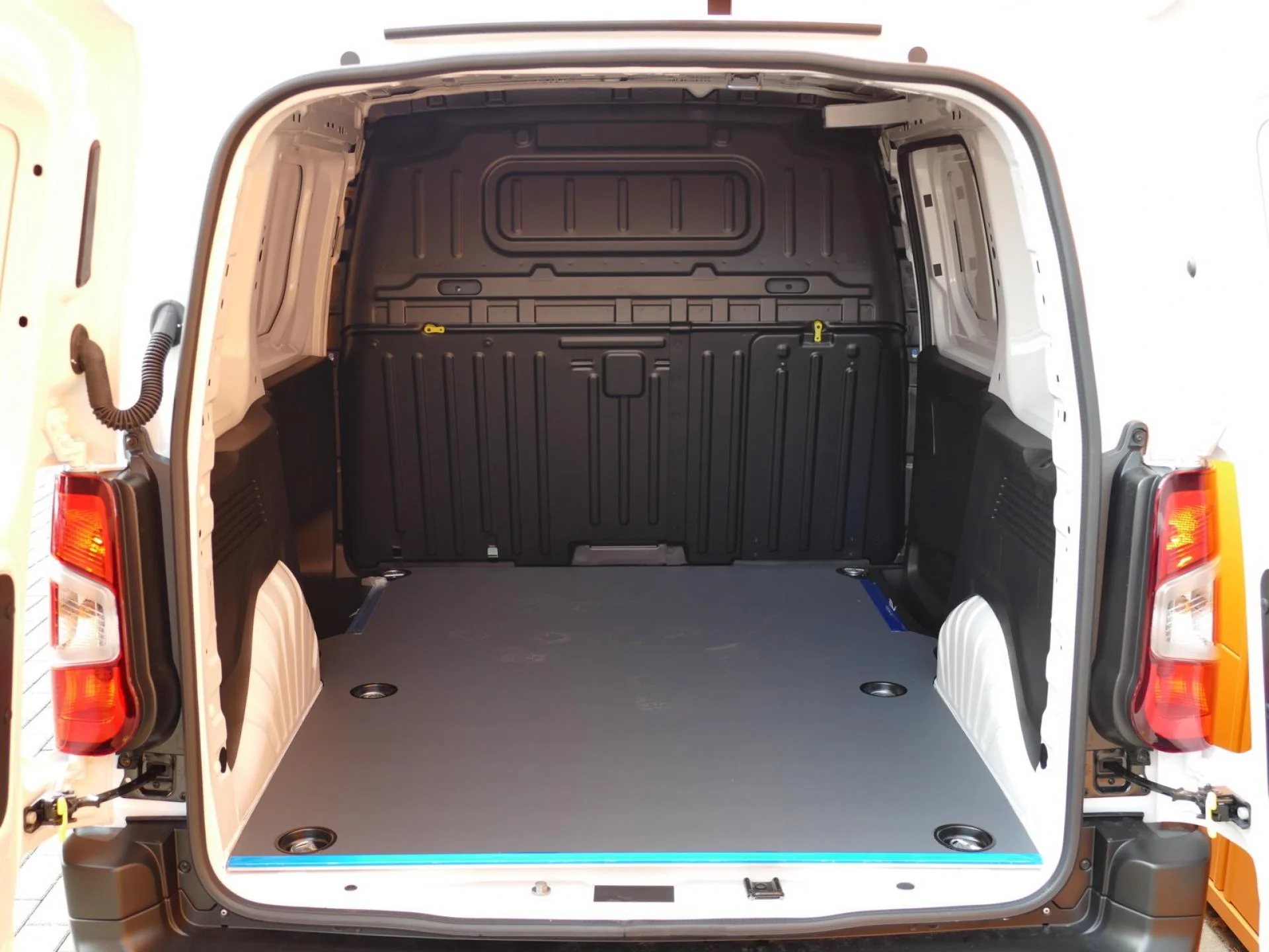 PEUGEOT PARTNER - Miniature 8 sur 32 - Cliquer pour voir cette photo