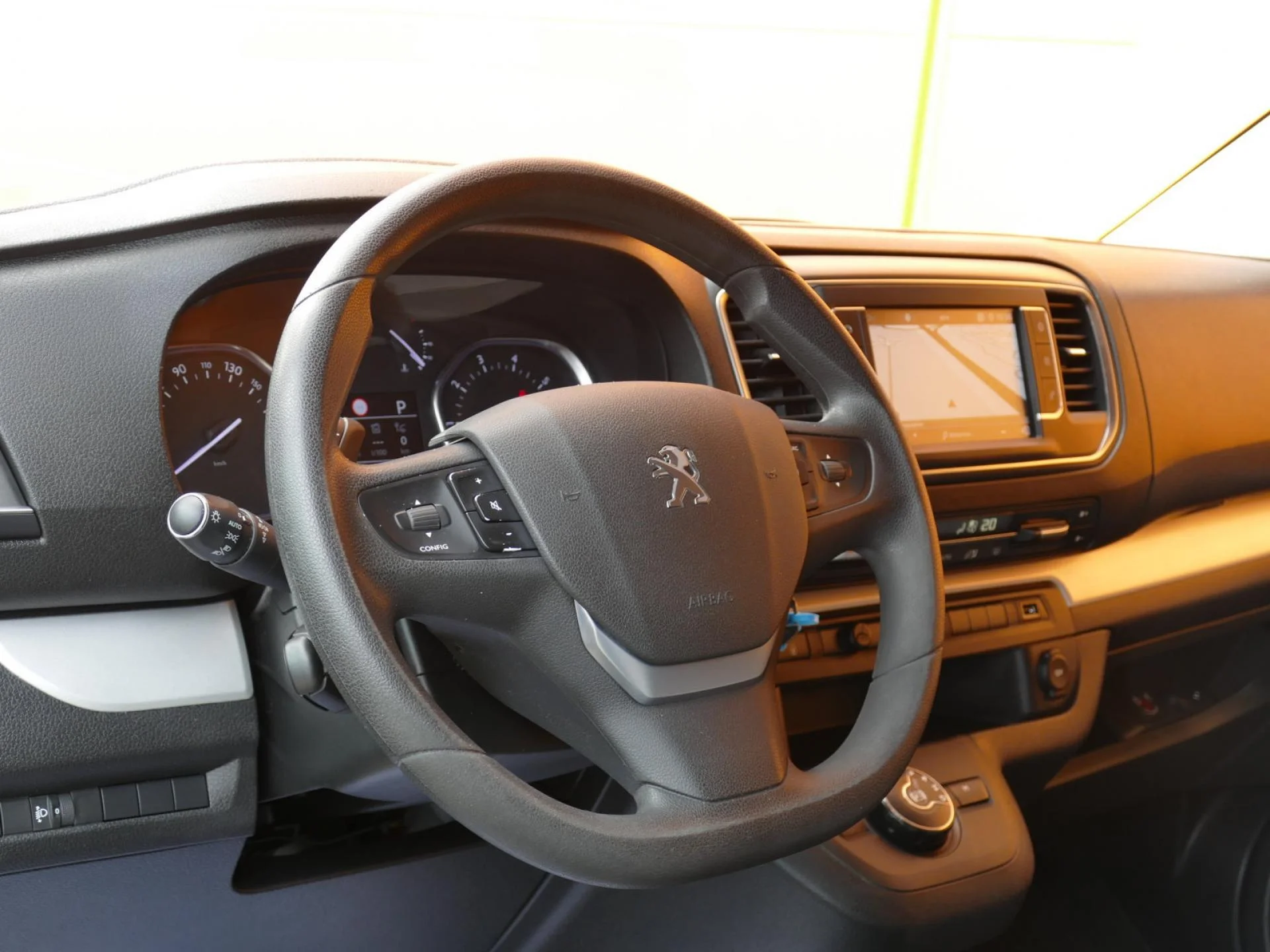 PEUGEOT TRAVELLER - Miniature 18 sur 34 - Cliquer pour voir cette photo