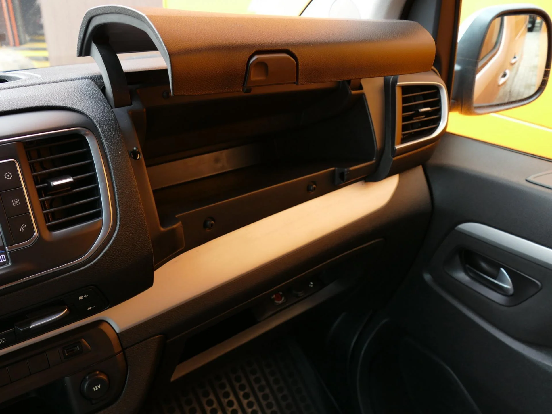 PEUGEOT TRAVELLER - Miniature 22 sur 34 - Cliquer pour voir cette photo