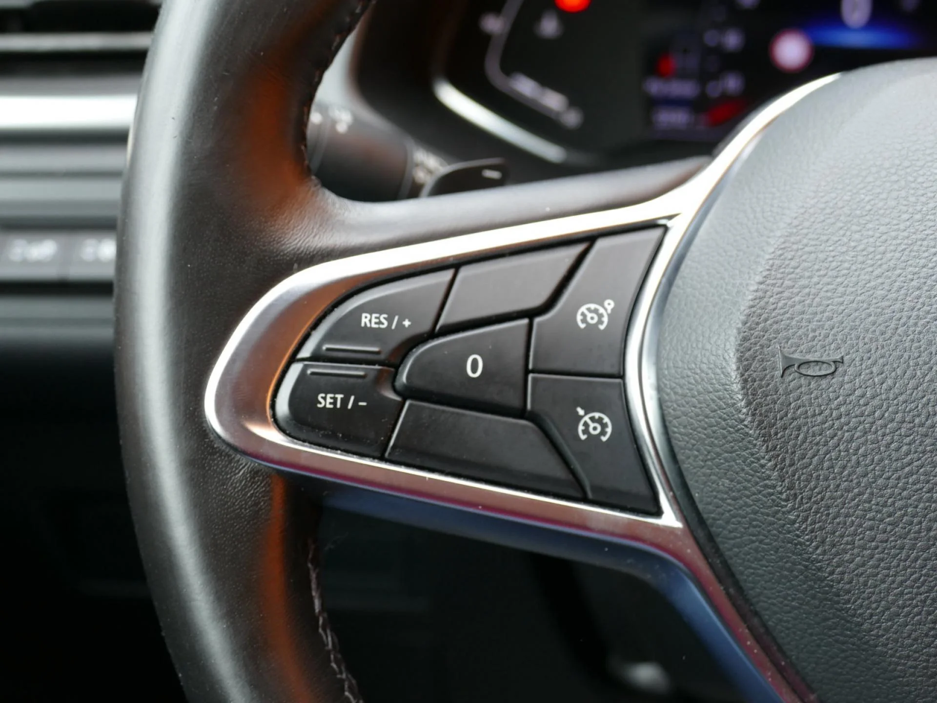 RENAULT CAPTUR - Miniature 18 sur 37 - Cliquer pour voir cette photo