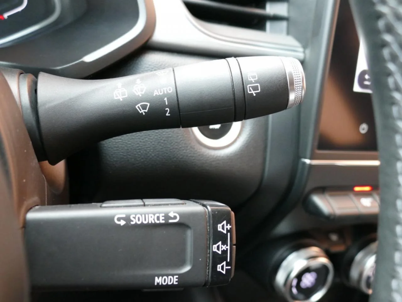 RENAULT CAPTUR - Miniature 9 sur 37 - Cliquer pour voir cette photo