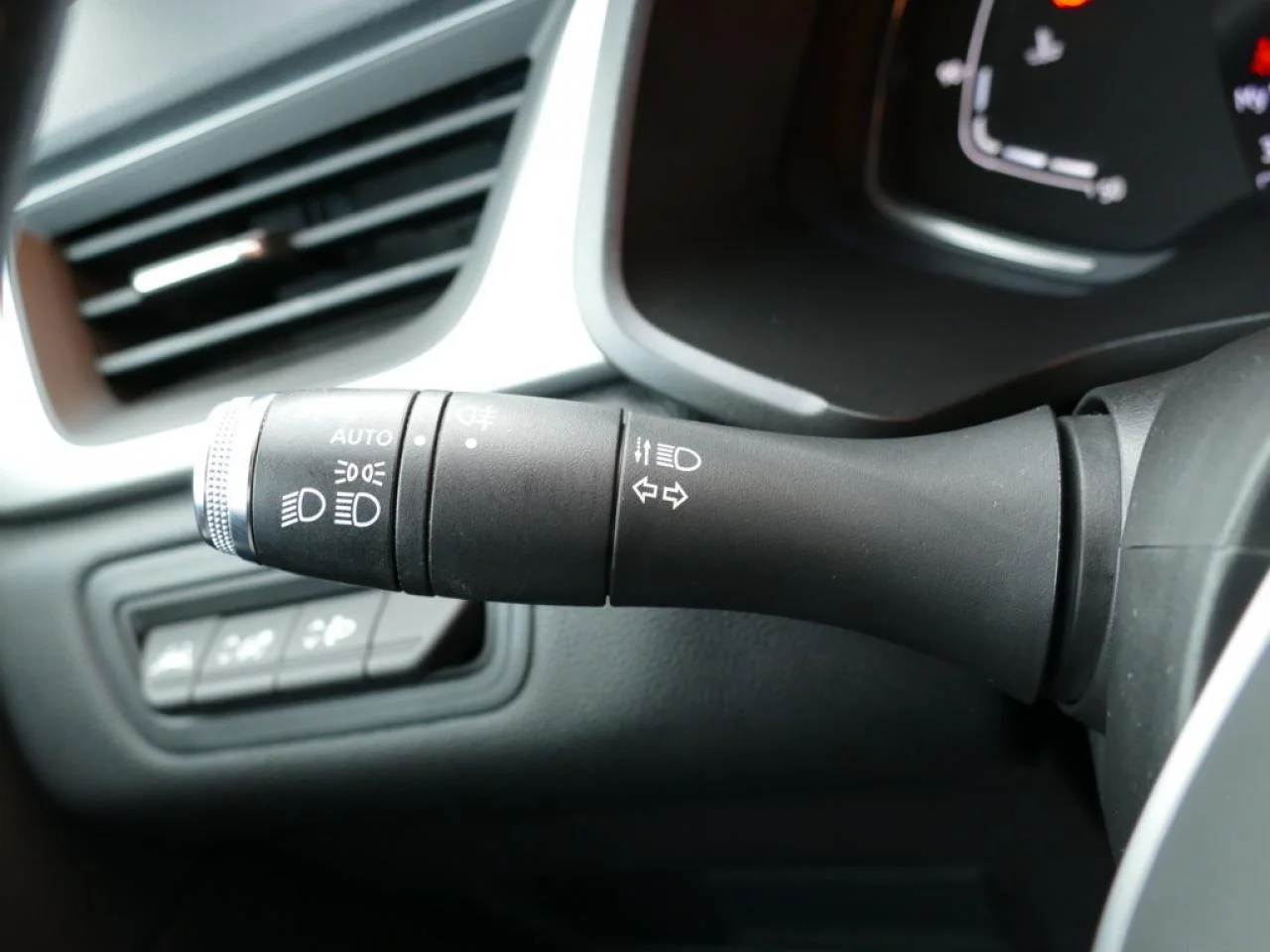 RENAULT CAPTUR - Miniature 27 sur 37 - Cliquer pour voir cette photo