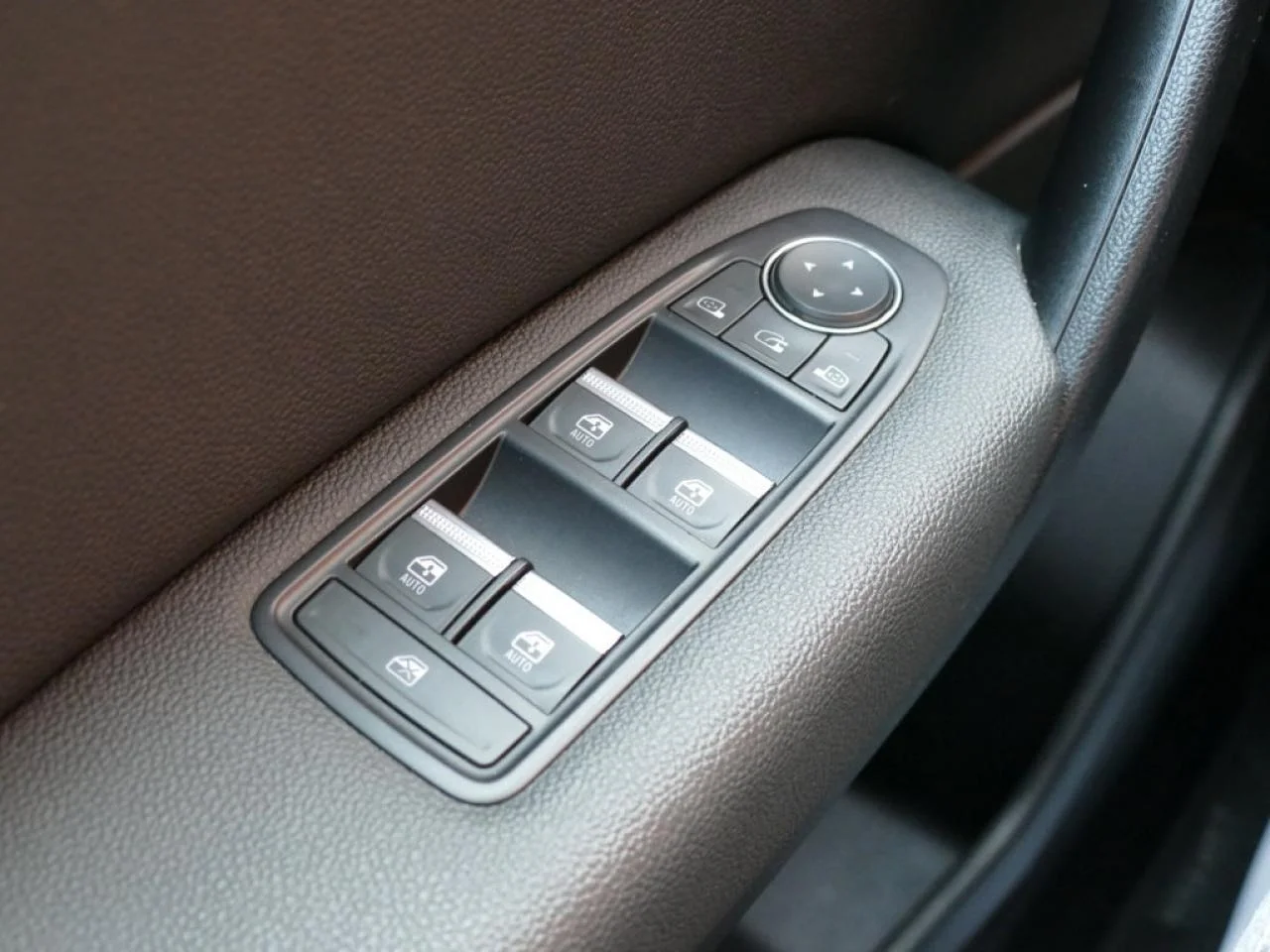 RENAULT CAPTUR - Miniature 15 sur 37 - Cliquer pour voir cette photo