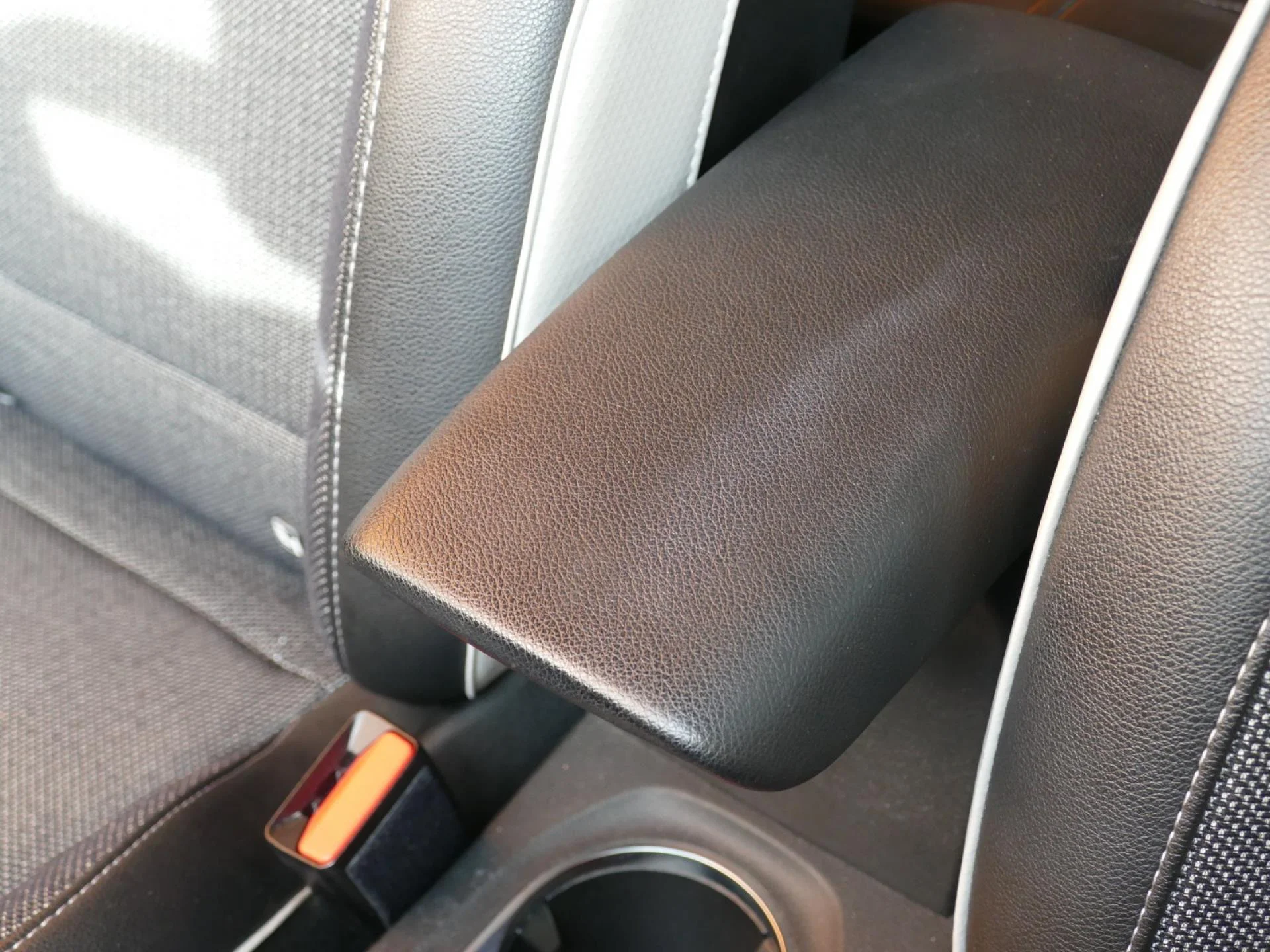 RENAULT CAPTUR - Miniature 25 sur 36 - Cliquer pour voir cette photo