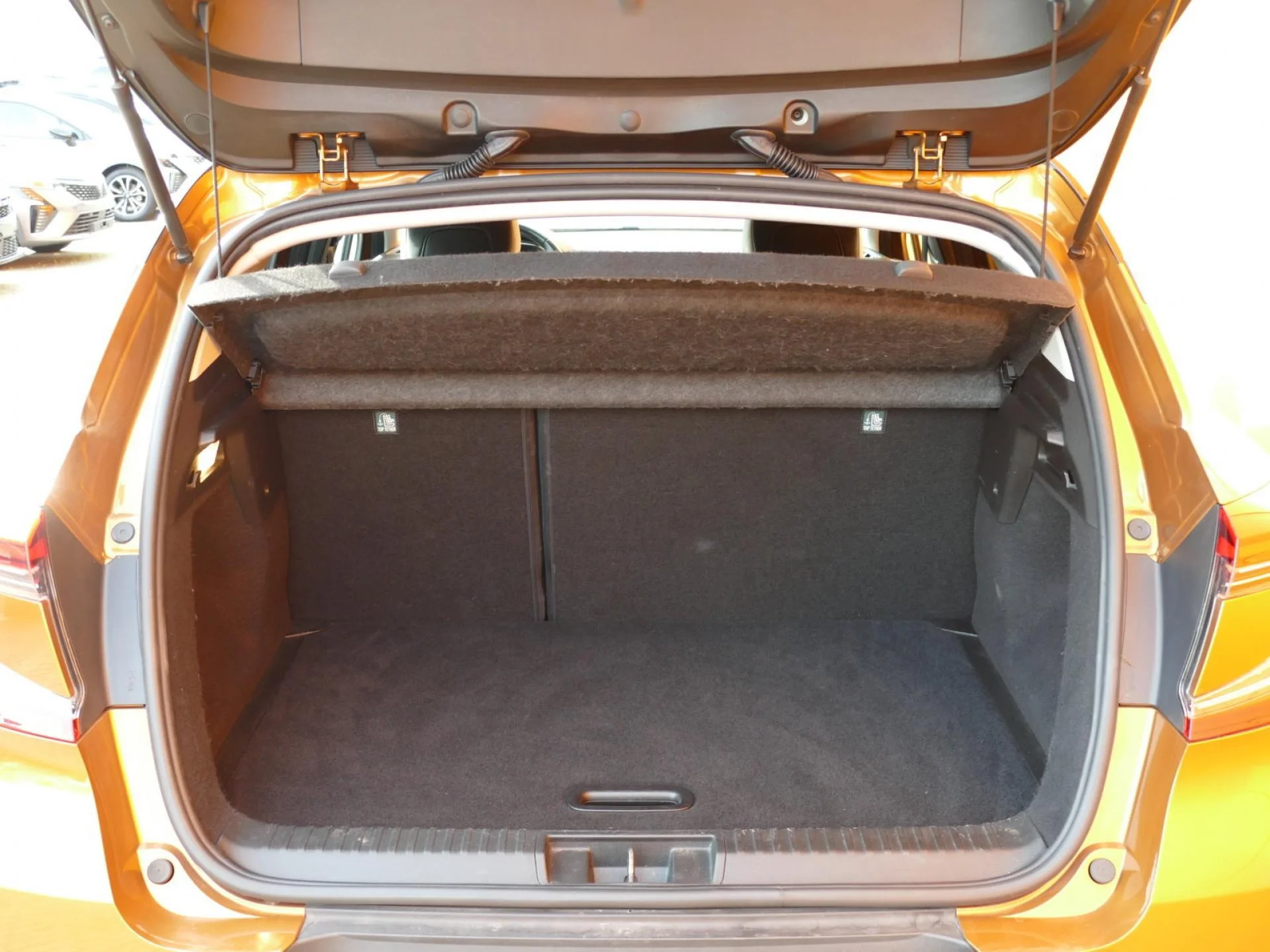 RENAULT CAPTUR - Miniature 8 sur 36 - Cliquer pour voir cette photo