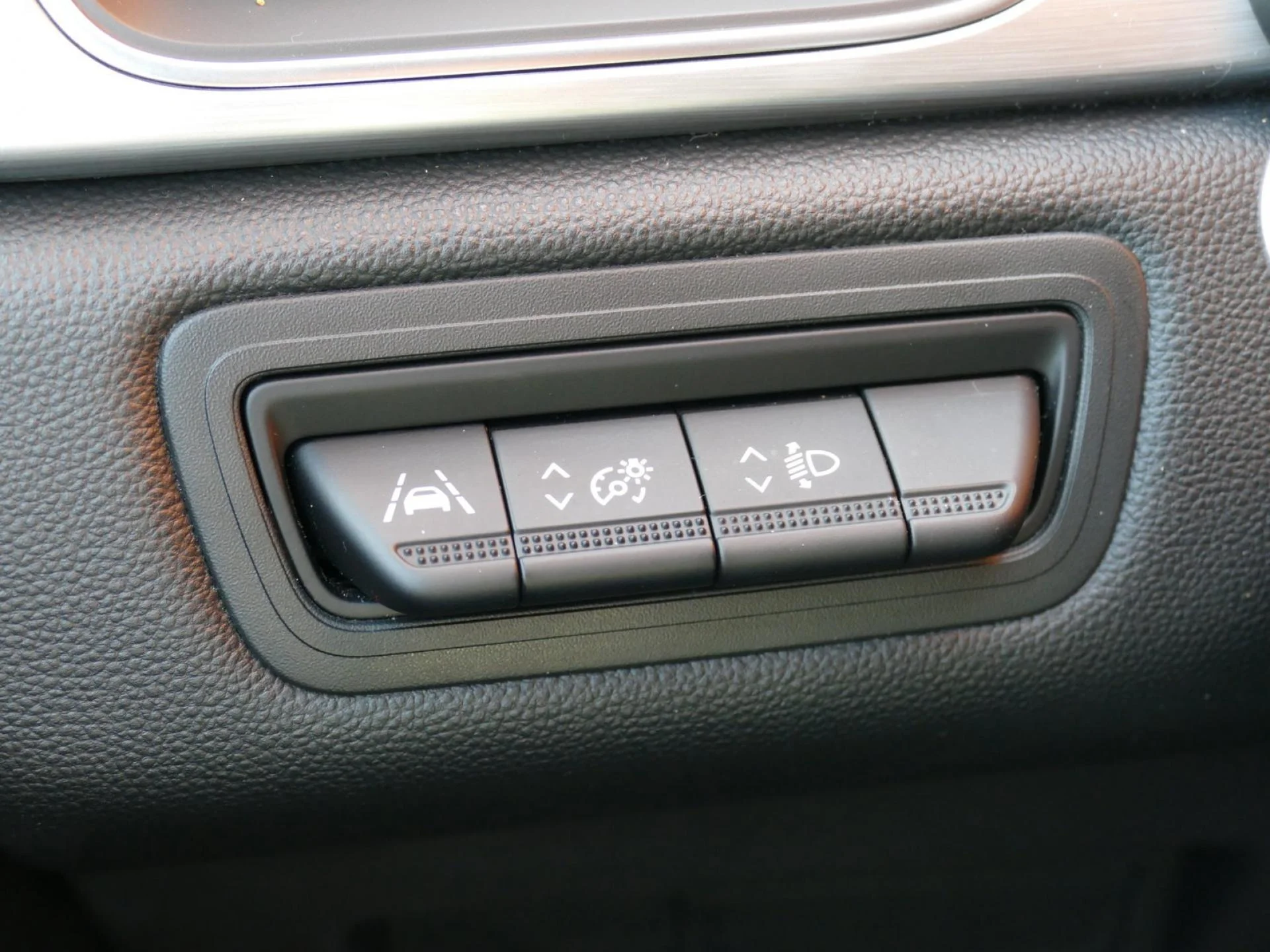 RENAULT CAPTUR - Miniature 16 sur 36 - Cliquer pour voir cette photo