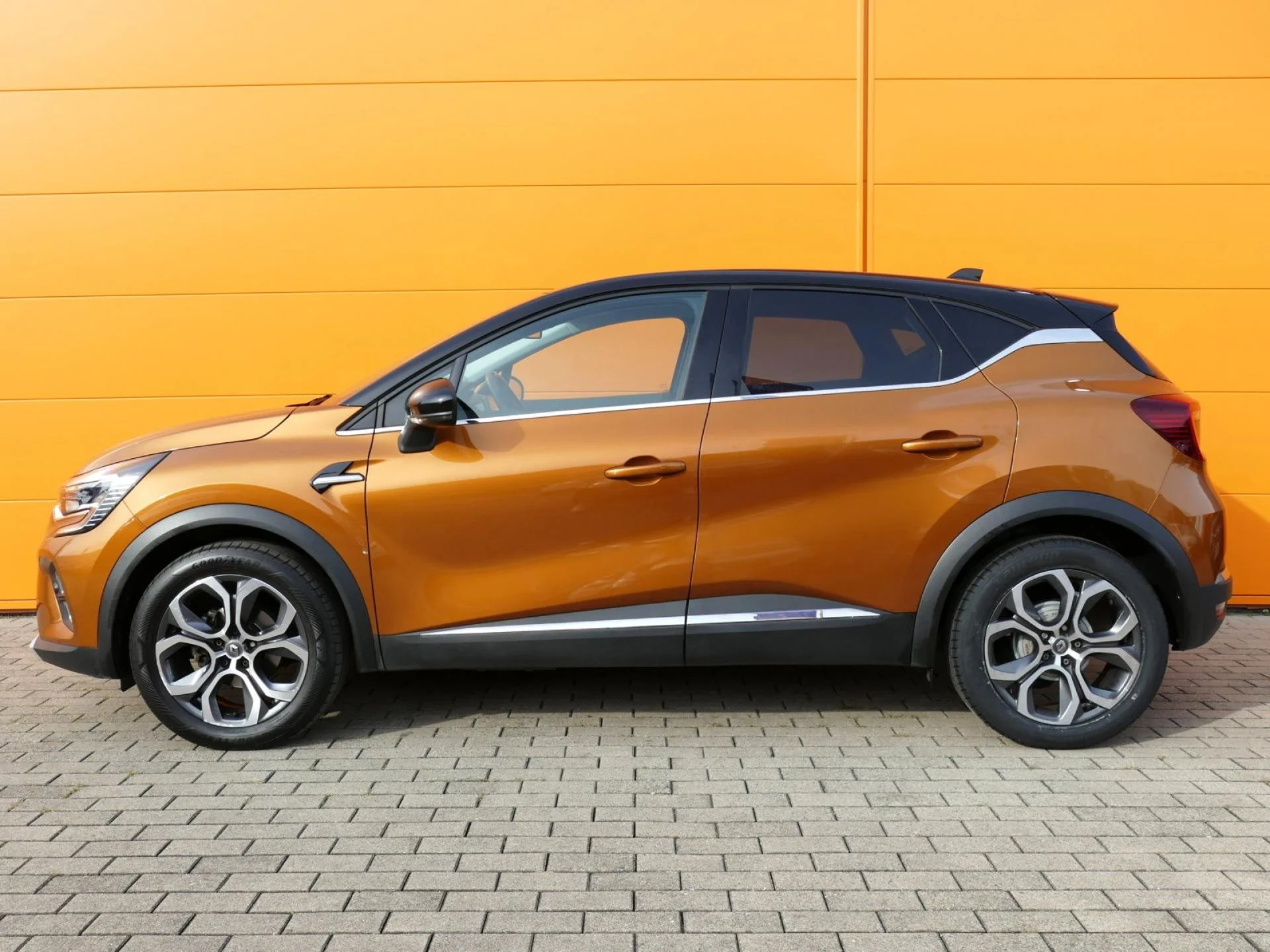 RENAULT CAPTUR - Miniature 3 sur 36 - Cliquer pour voir cette photo