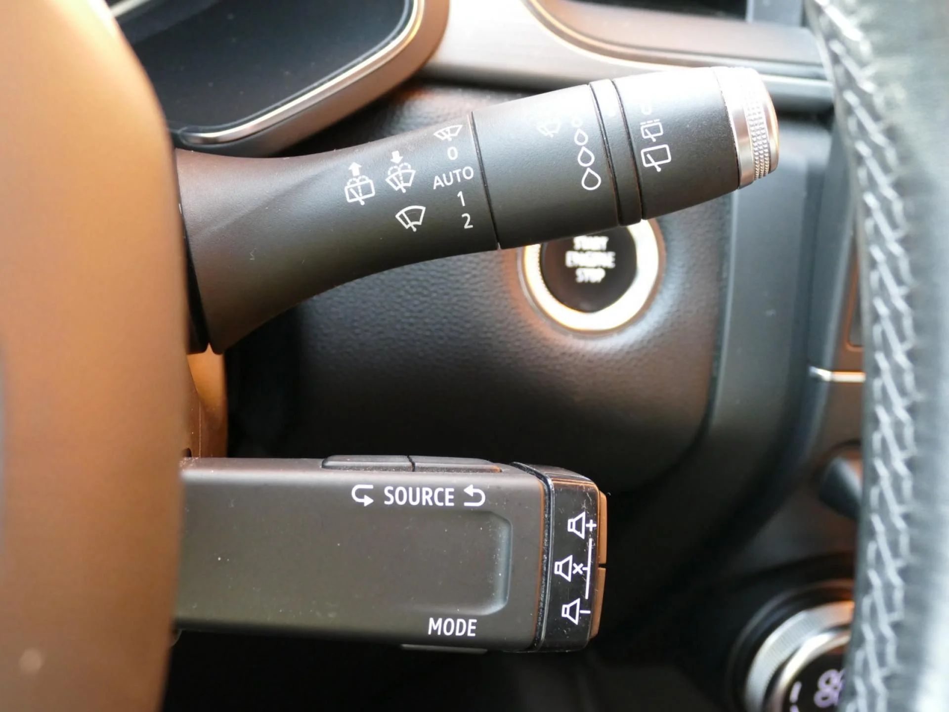 RENAULT CAPTUR - Miniature 29 sur 36 - Cliquer pour voir cette photo