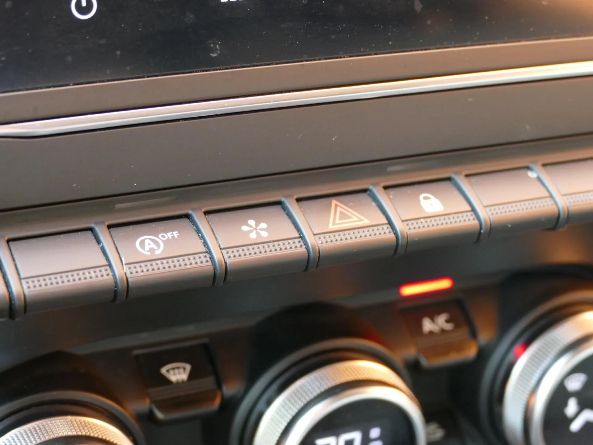 RENAULT CAPTUR - Miniature 22 sur 36 - Cliquer pour voir cette photo