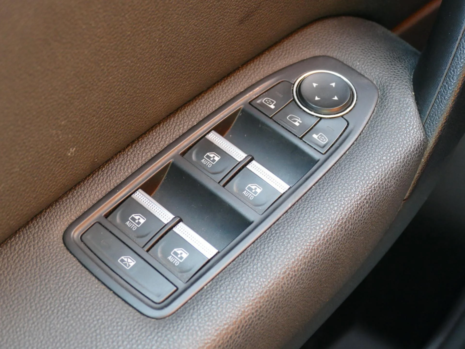 RENAULT CAPTUR - Miniature 27 sur 36 - Cliquer pour voir cette photo