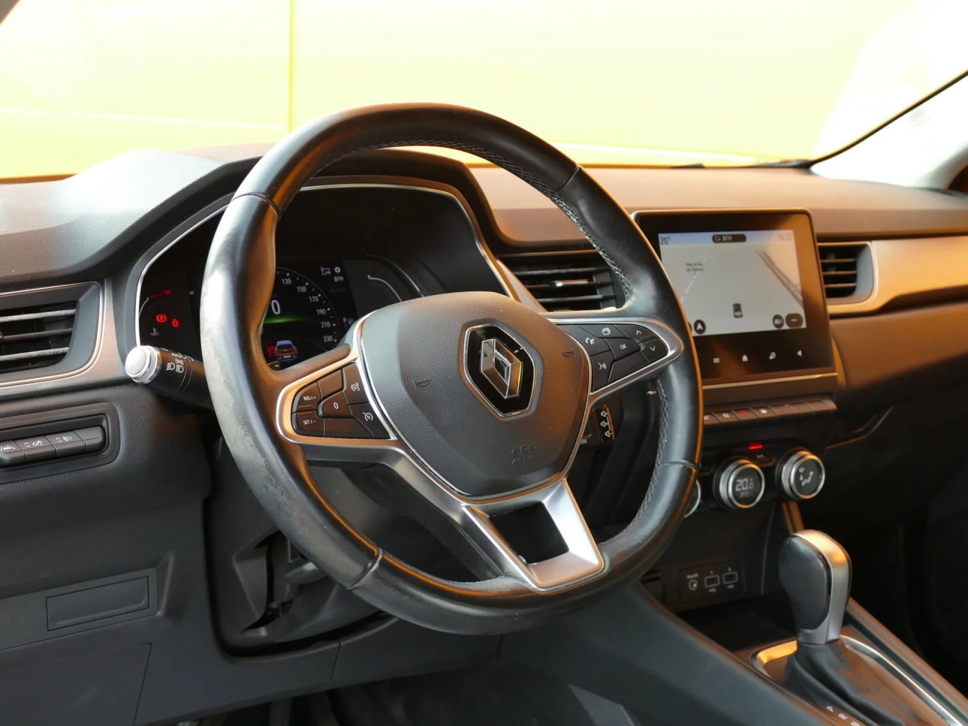 RENAULT CAPTUR - Miniature 20 sur 36 - Cliquer pour voir cette photo