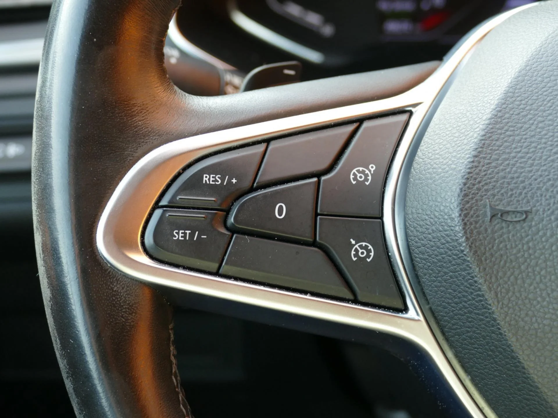 RENAULT CAPTUR - Miniature 17 sur 36 - Cliquer pour voir cette photo