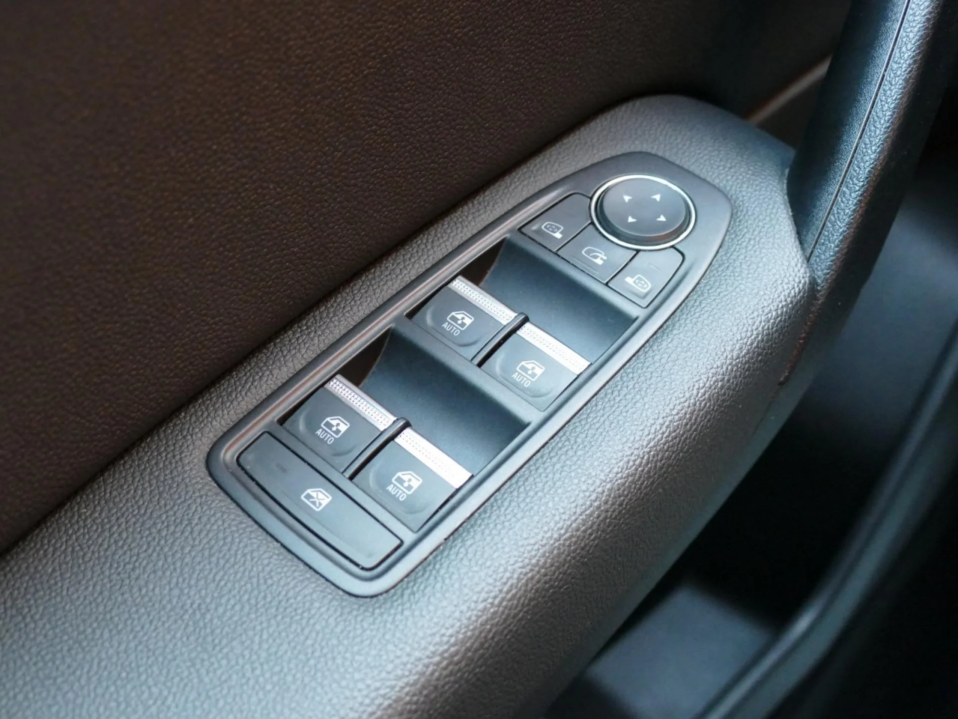 RENAULT CAPTUR - Miniature 27 sur 35 - Cliquer pour voir cette photo