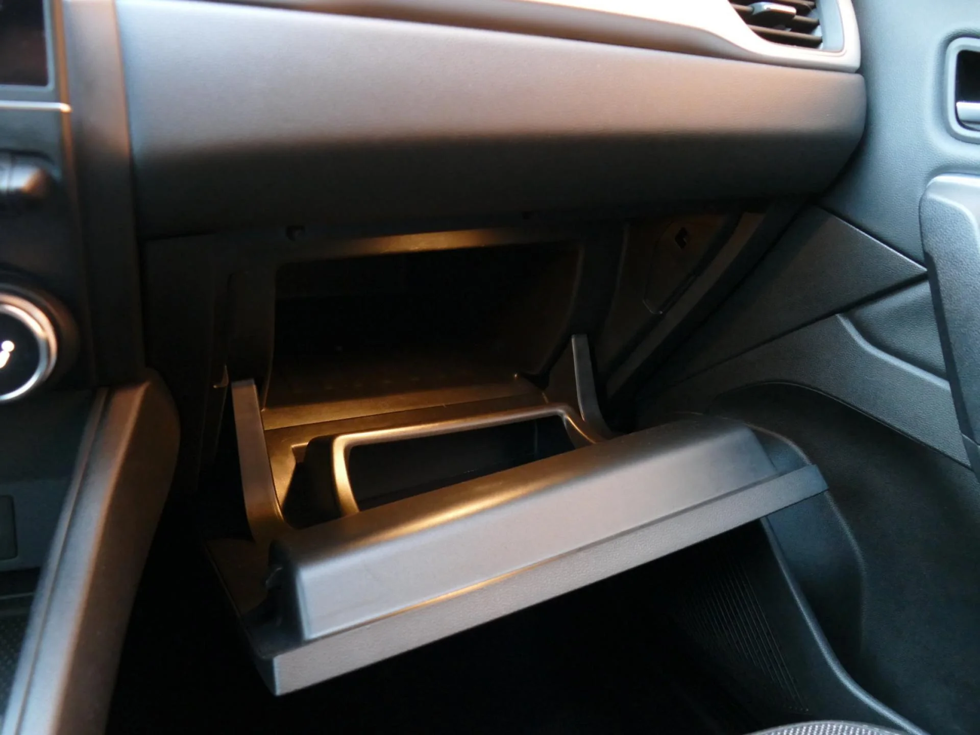 RENAULT CAPTUR - Miniature 26 sur 35 - Cliquer pour voir cette photo