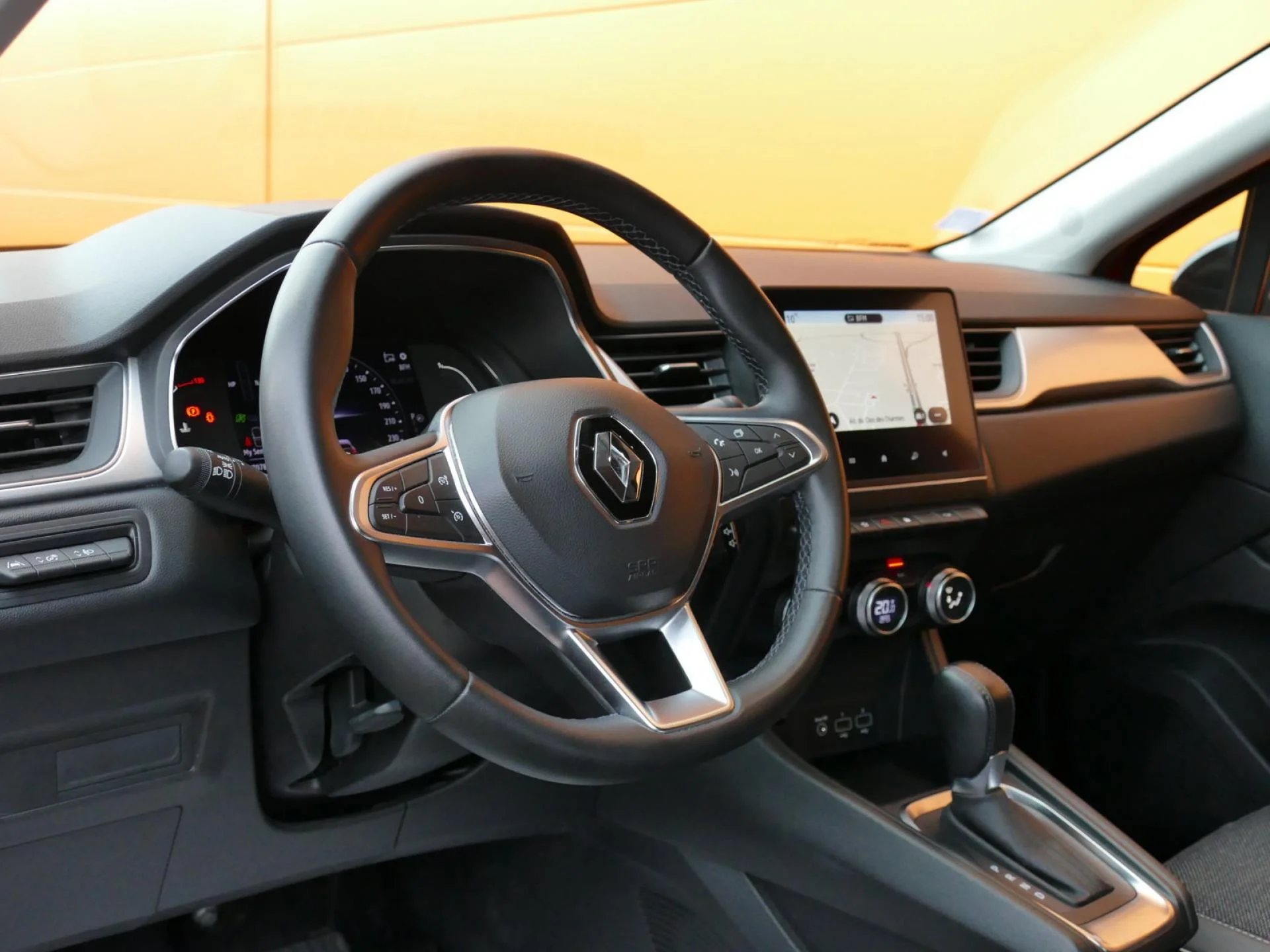 RENAULT CAPTUR - Miniature 16 sur 35 - Cliquer pour voir cette photo