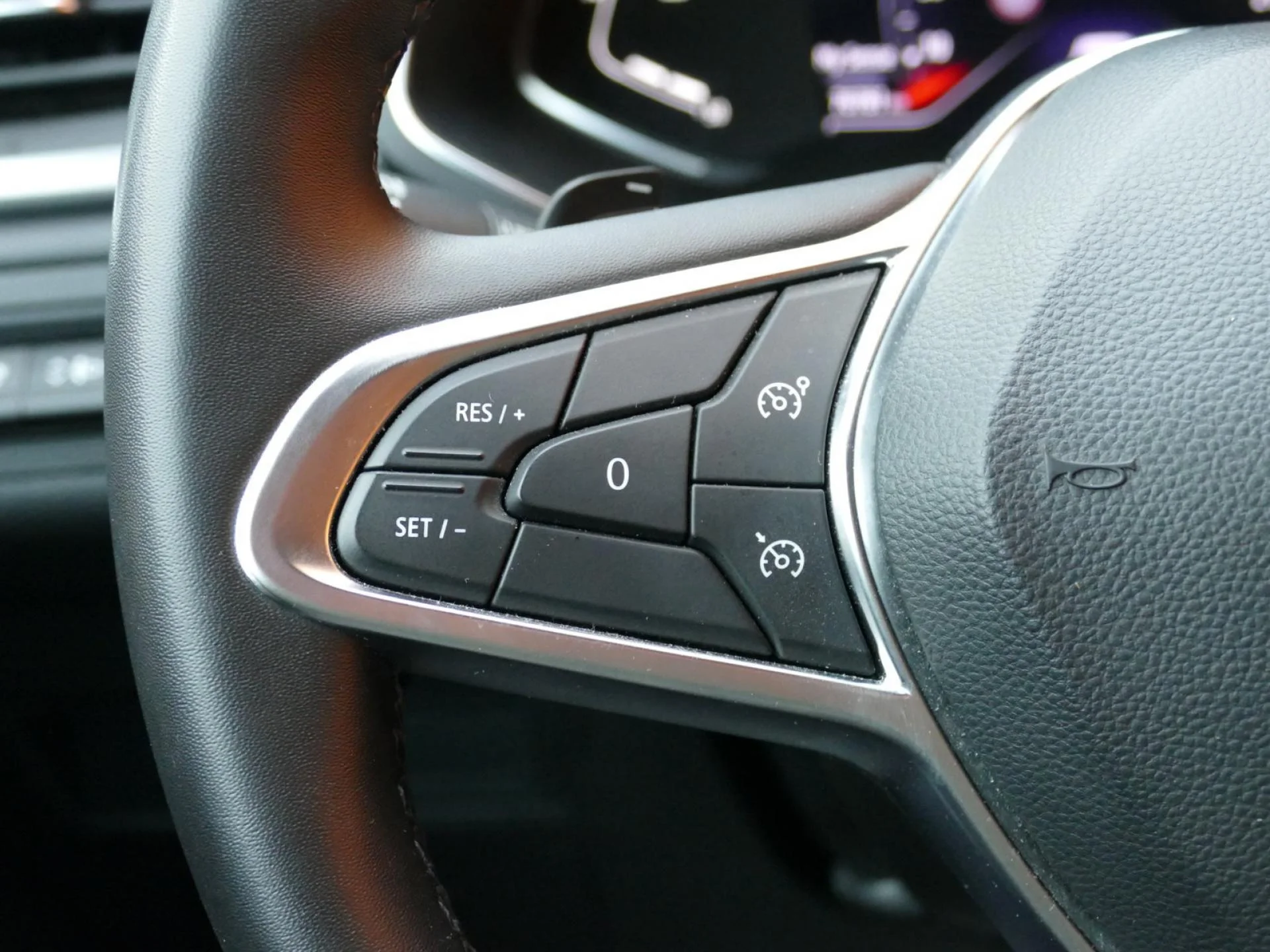 RENAULT CAPTUR - Miniature 18 sur 35 - Cliquer pour voir cette photo