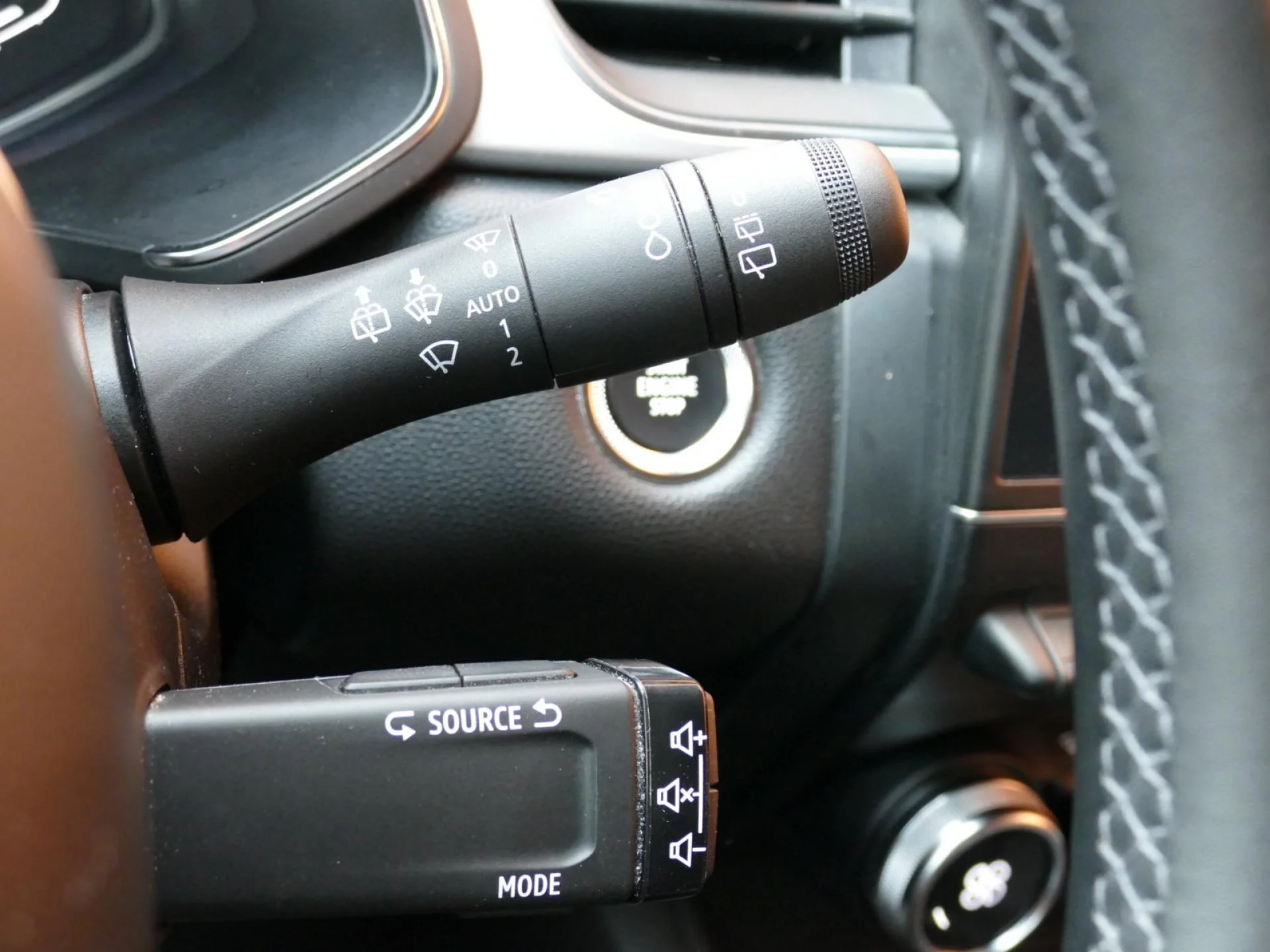 RENAULT CAPTUR - Miniature 29 sur 35 - Cliquer pour voir cette photo