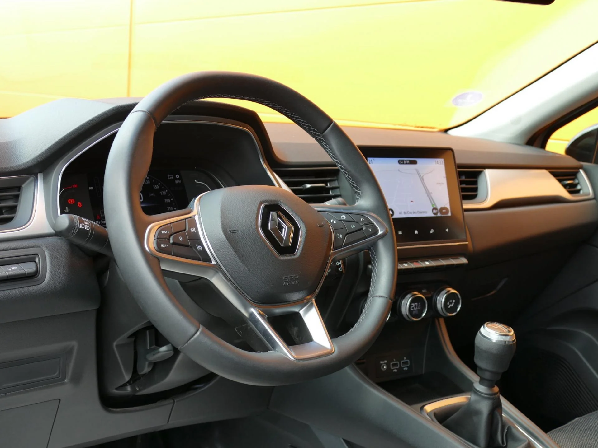 RENAULT CAPTUR - Miniature 17 sur 34 - Cliquer pour voir cette photo