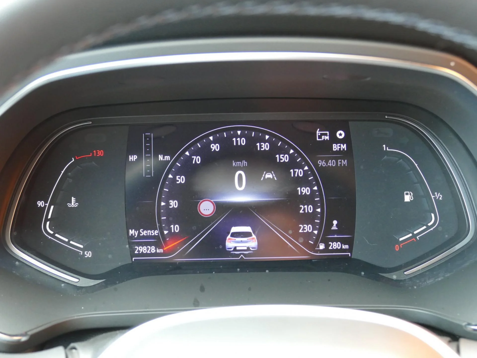 RENAULT CAPTUR - Miniature 18 sur 34 - Cliquer pour voir cette photo