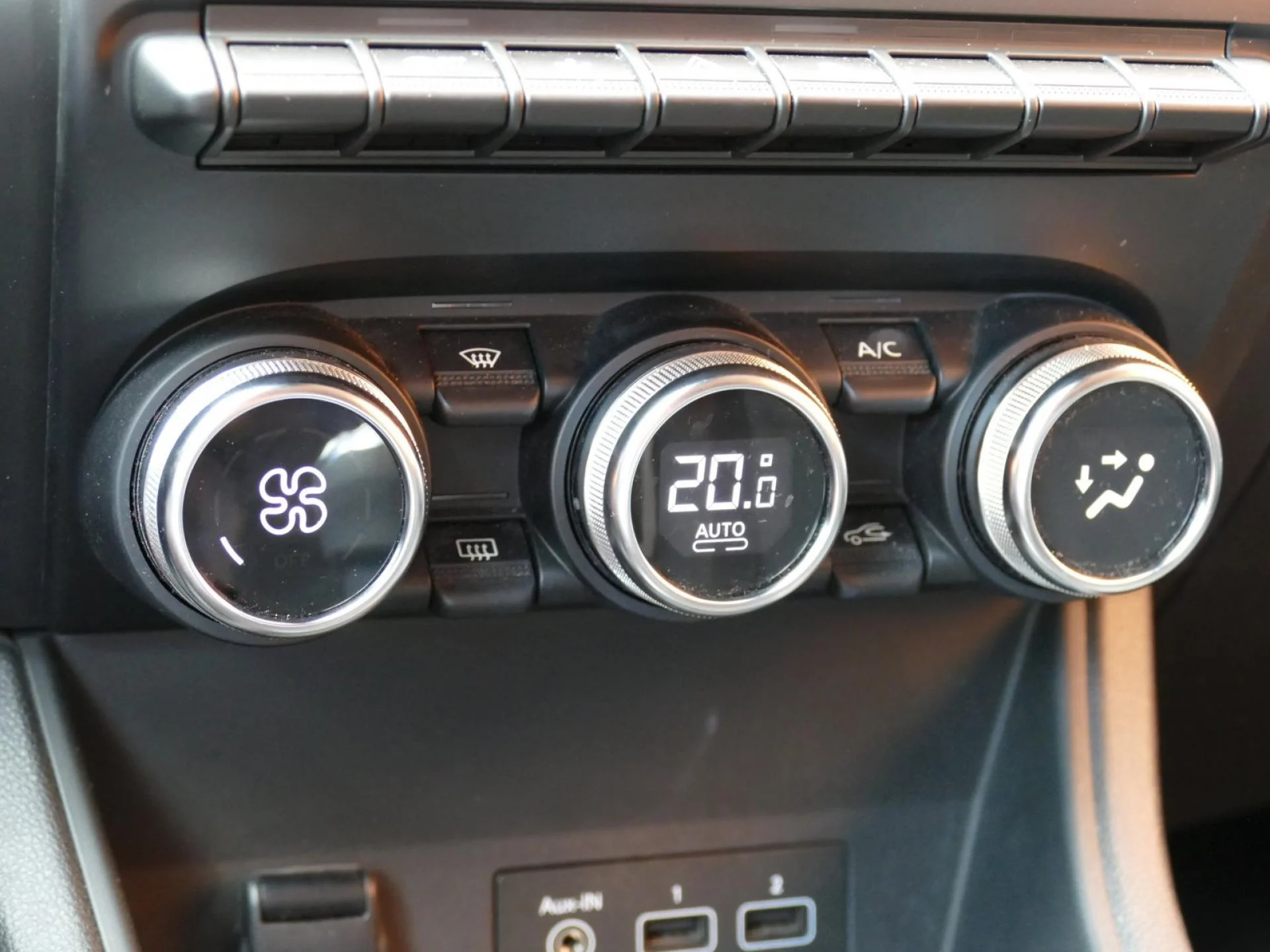 RENAULT CAPTUR - Miniature 15 sur 34 - Cliquer pour voir cette photo