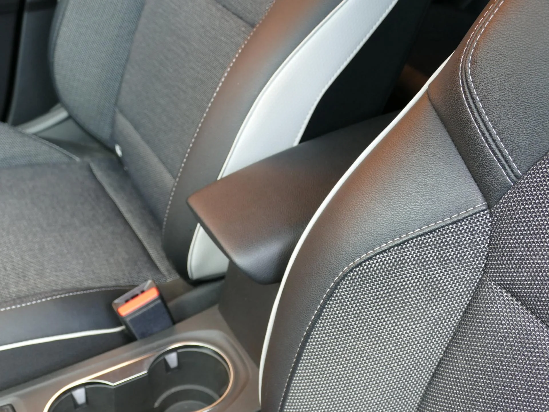 RENAULT CAPTUR - Miniature 16 sur 34 - Cliquer pour voir cette photo
