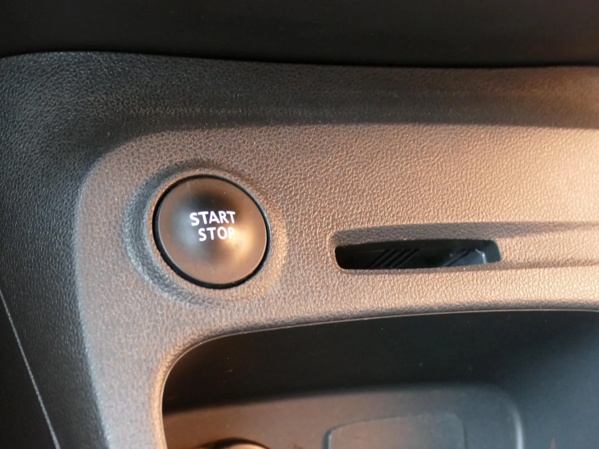 RENAULT CAPTUR - Miniature 19 sur 32 - Cliquer pour voir cette photo