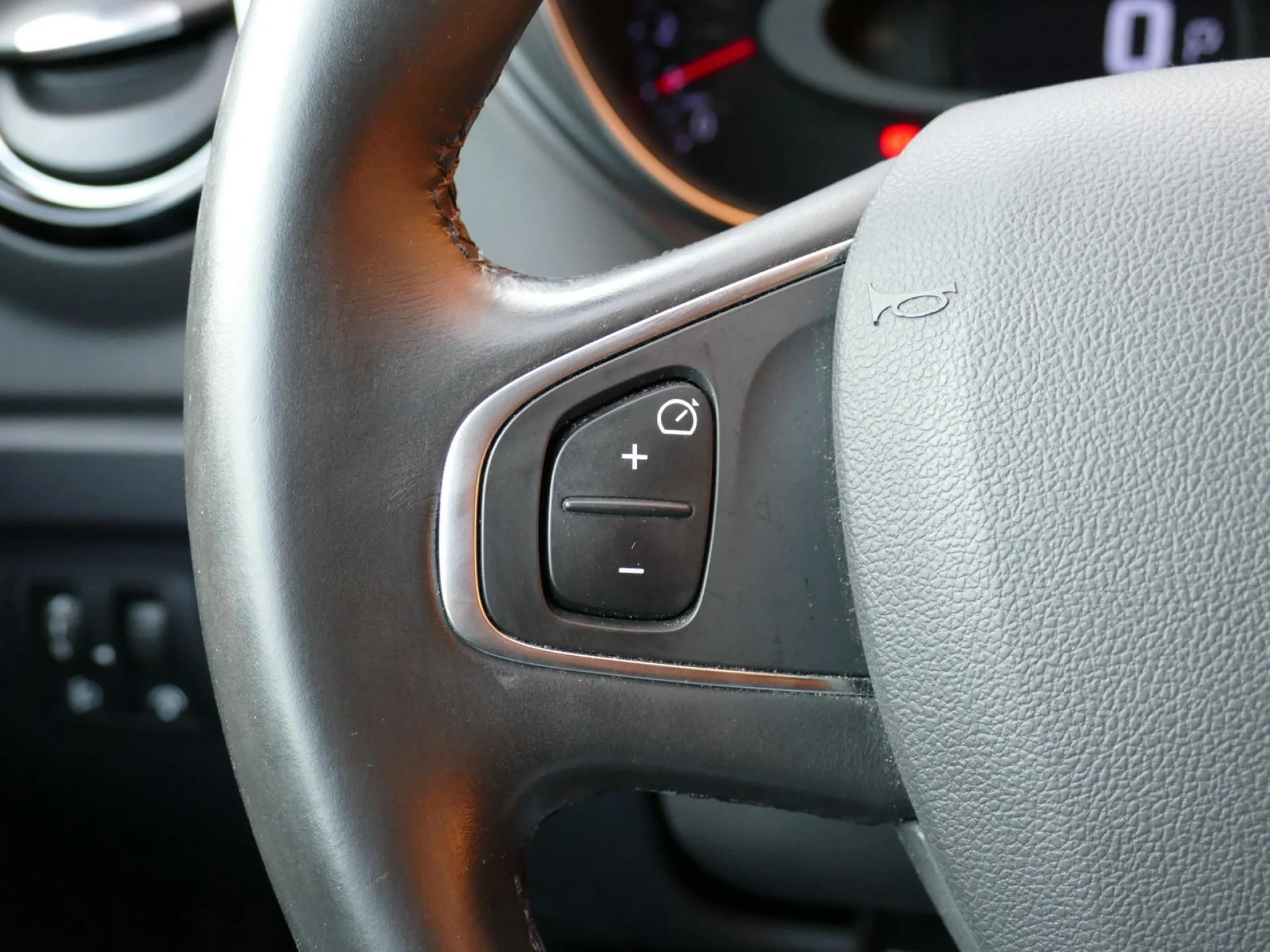 RENAULT CAPTUR - Miniature 15 sur 32 - Cliquer pour voir cette photo