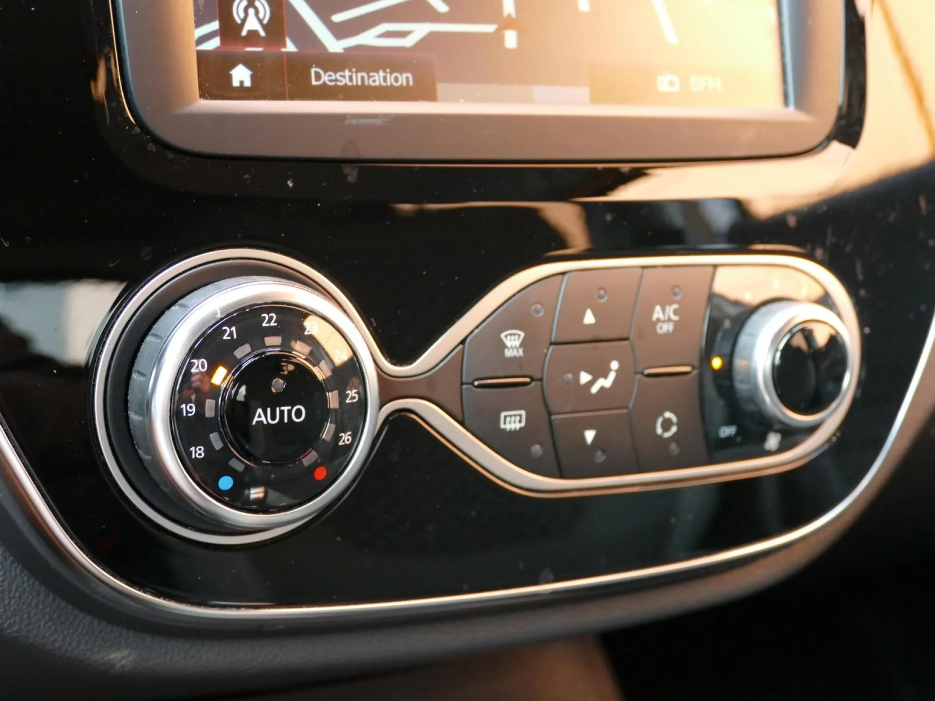 RENAULT CAPTUR - Miniature 12 sur 32 - Cliquer pour voir cette photo