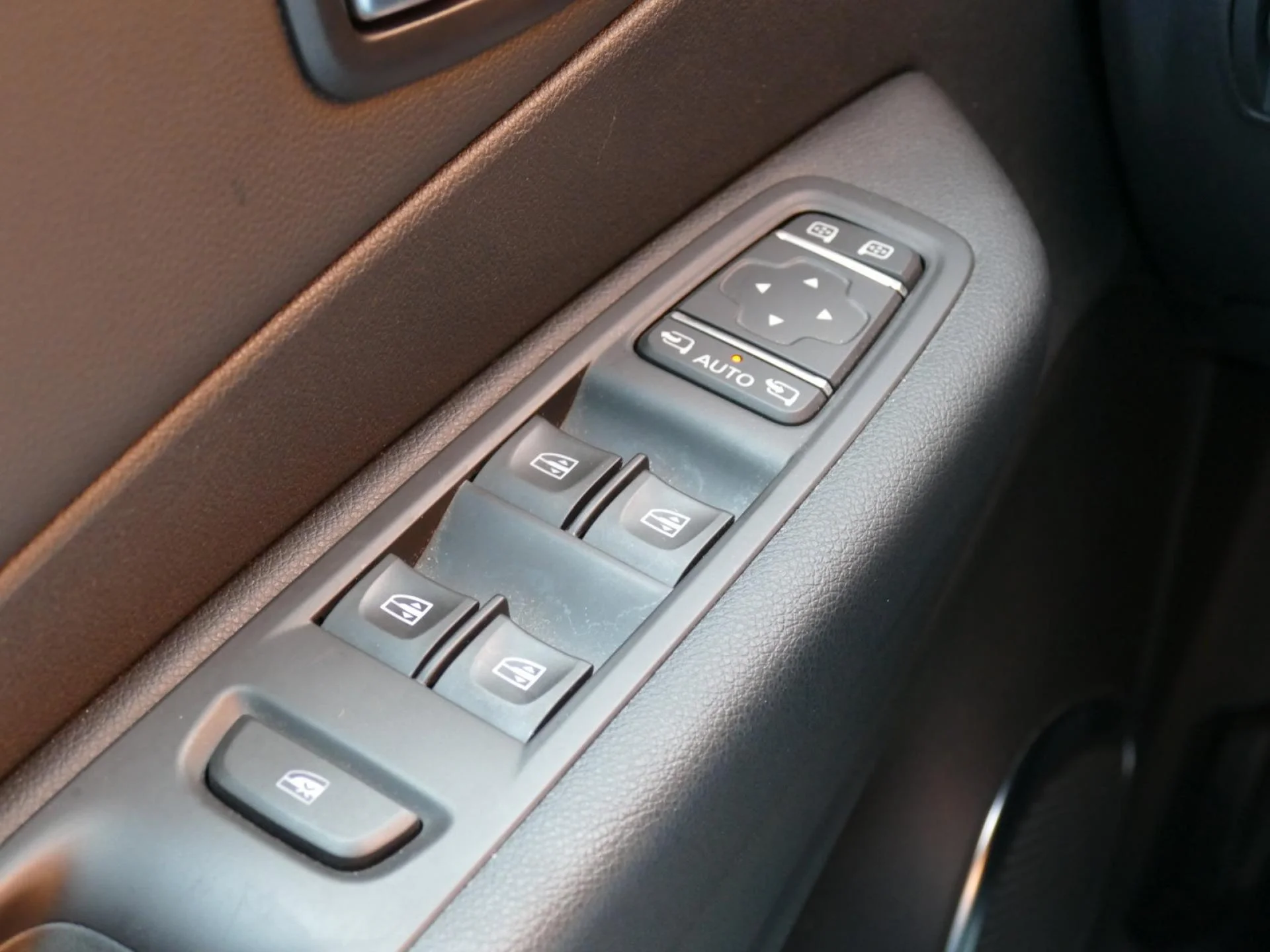 RENAULT CAPTUR - Miniature 21 sur 32 - Cliquer pour voir cette photo