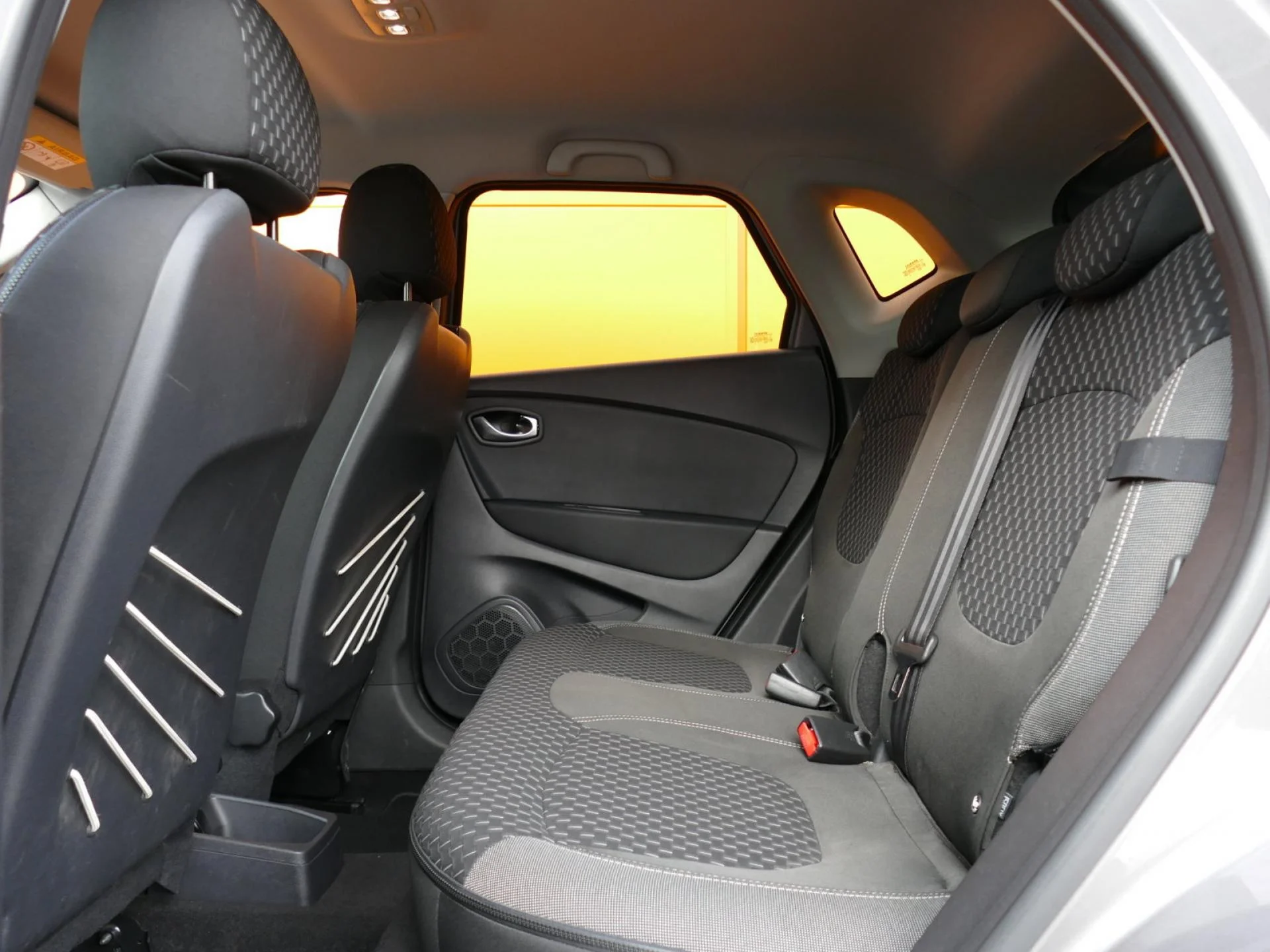 RENAULT CAPTUR - Miniature 7 sur 32 - Cliquer pour voir cette photo