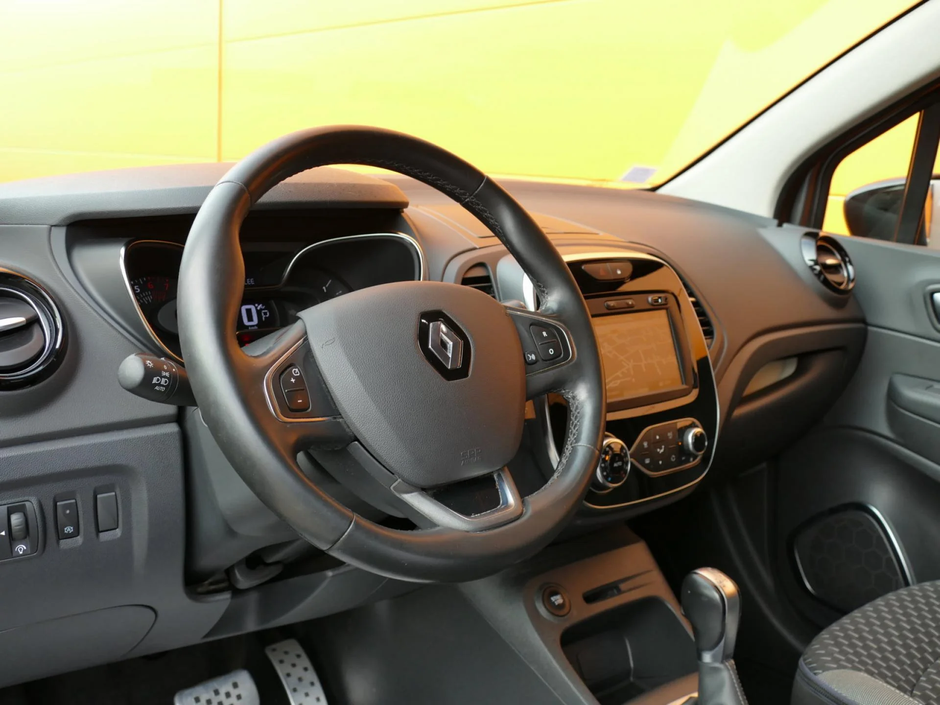 RENAULT CAPTUR - Miniature 13 sur 32 - Cliquer pour voir cette photo