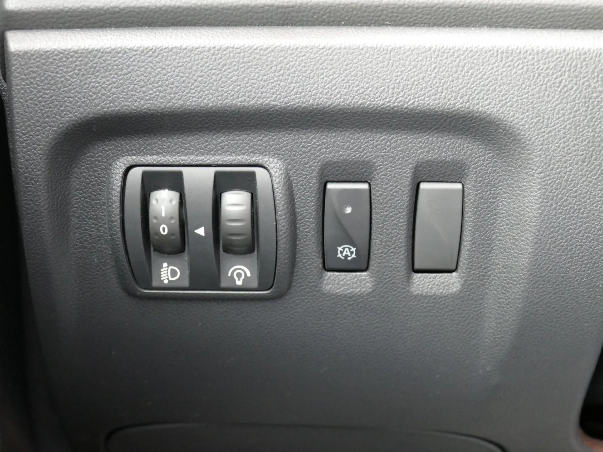 RENAULT CAPTUR - Miniature 16 sur 32 - Cliquer pour voir cette photo