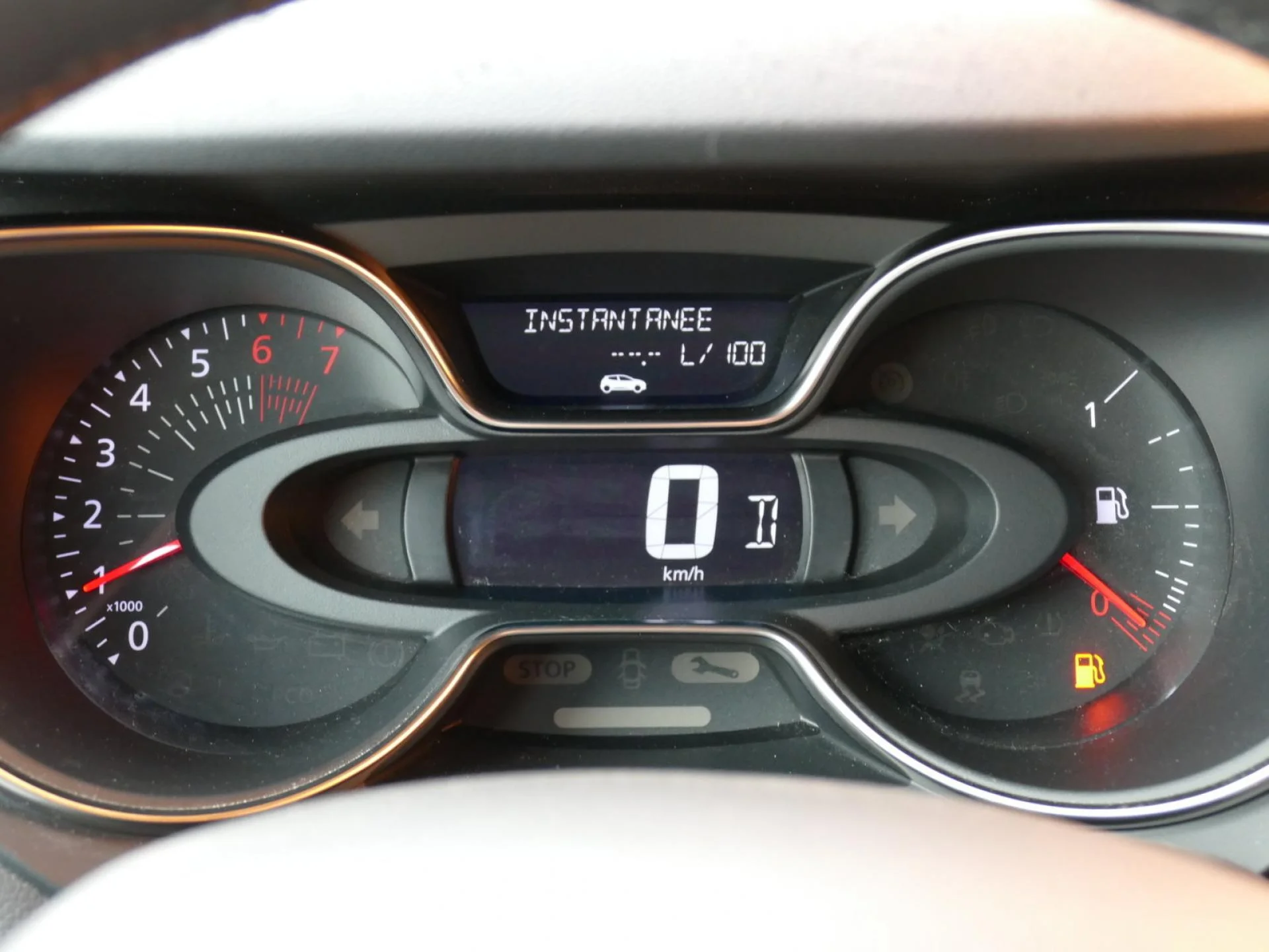 RENAULT CAPTUR - Miniature 14 sur 32 - Cliquer pour voir cette photo