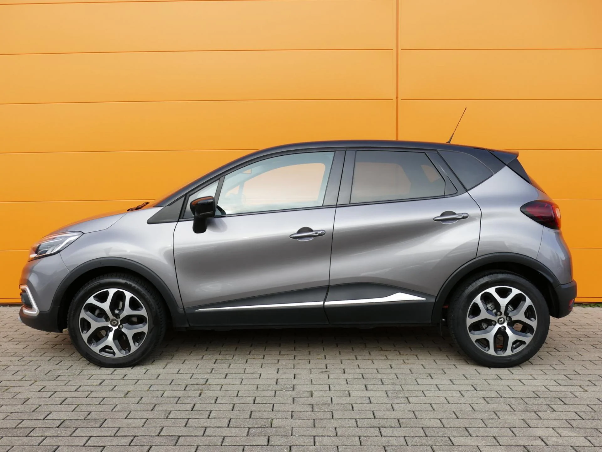 RENAULT CAPTUR - Miniature 3 sur 32 - Cliquer pour voir cette photo