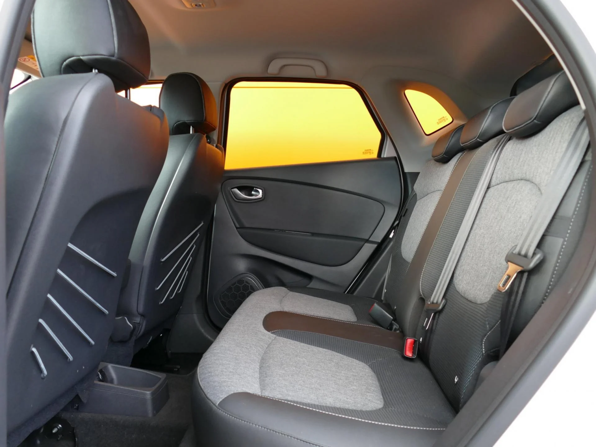 RENAULT CAPTUR - Miniature 7 sur 32 - Cliquer pour voir cette photo