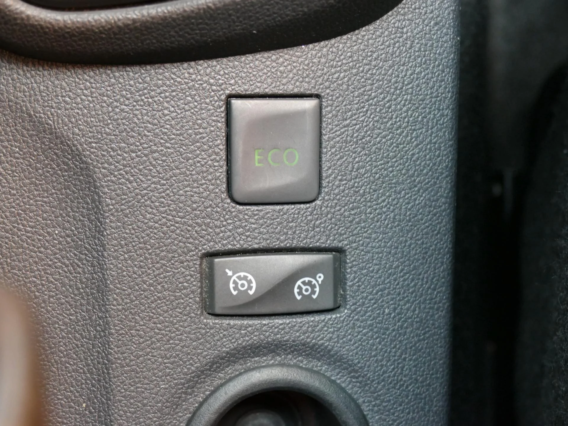 RENAULT CAPTUR - Miniature 17 sur 32 - Cliquer pour voir cette photo