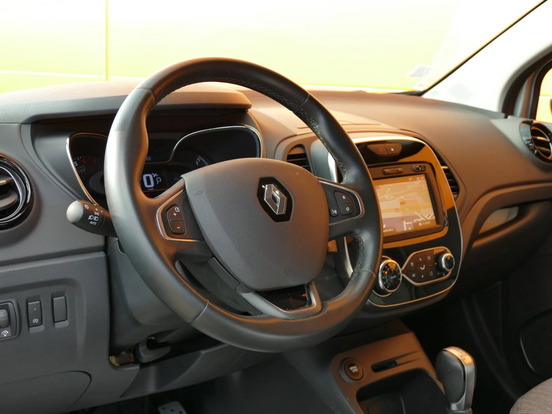 RENAULT CAPTUR - Miniature 14 sur 32 - Cliquer pour voir cette photo