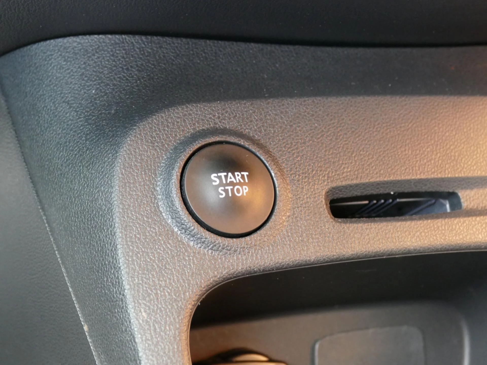 RENAULT CAPTUR - Miniature 20 sur 32 - Cliquer pour voir cette photo