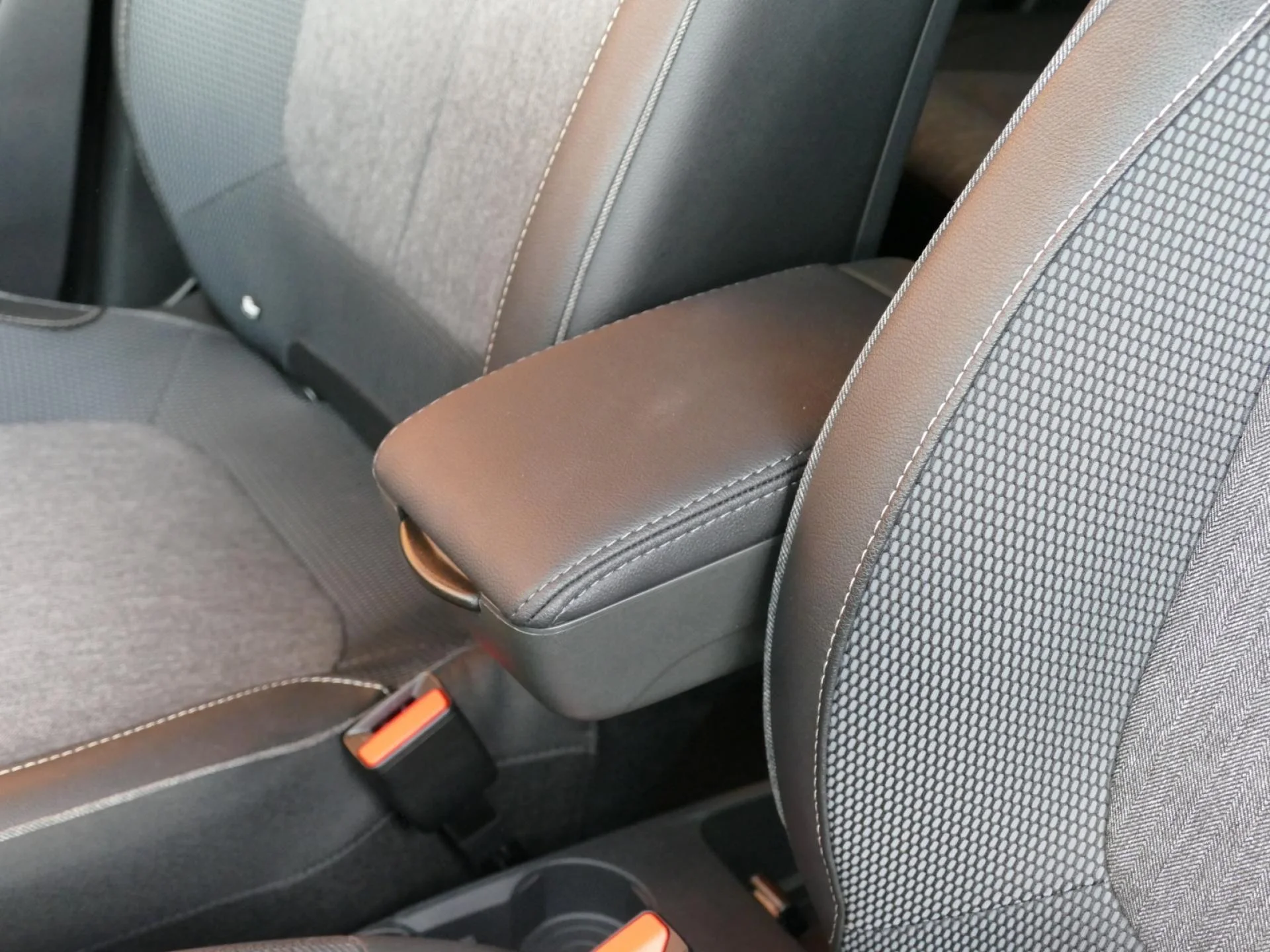 RENAULT CAPTUR - Miniature 19 sur 32 - Cliquer pour voir cette photo